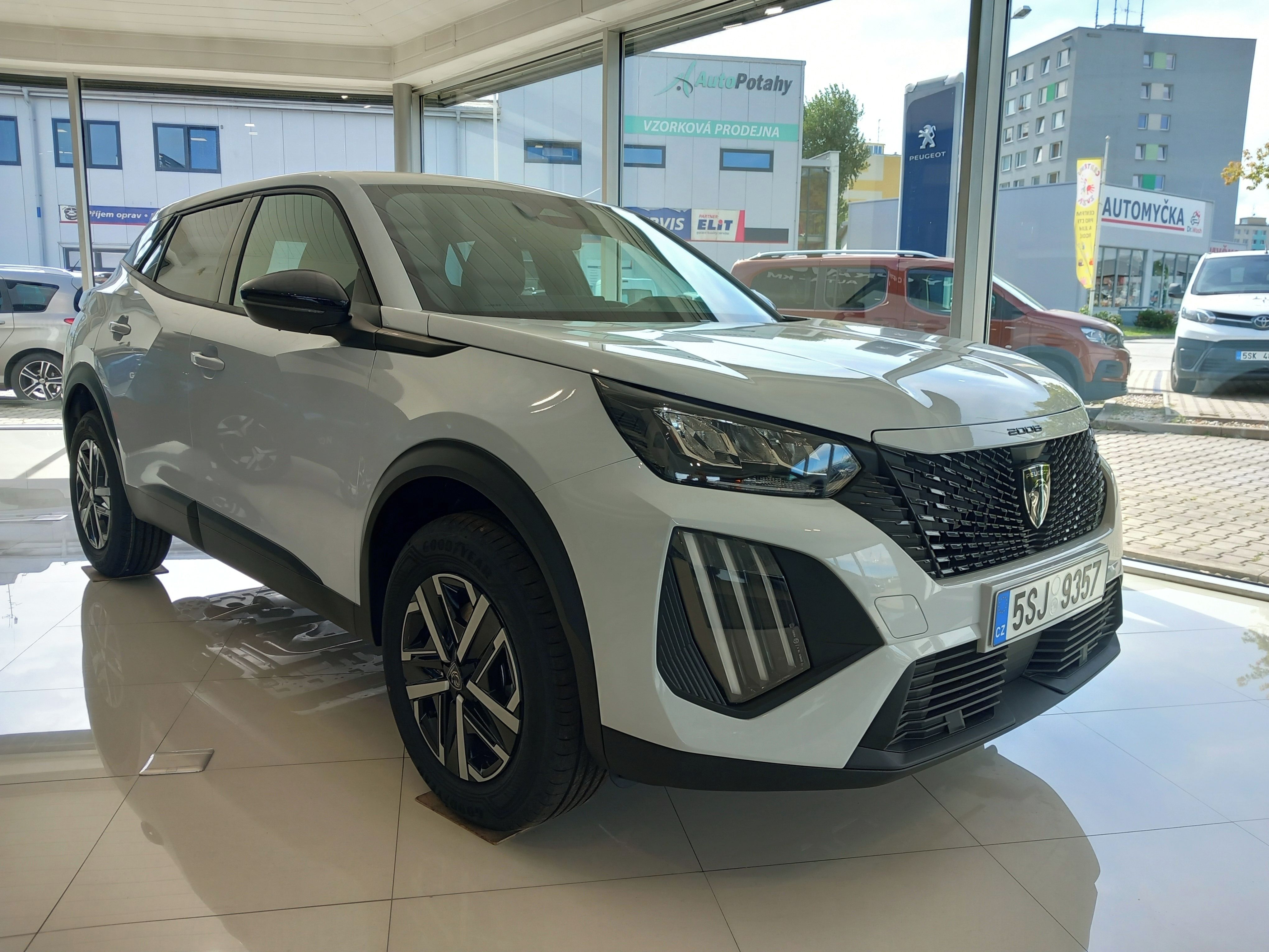 Peugeot 2008, BUSINESS HYBRID 145 e-DCS6 - fotka 2