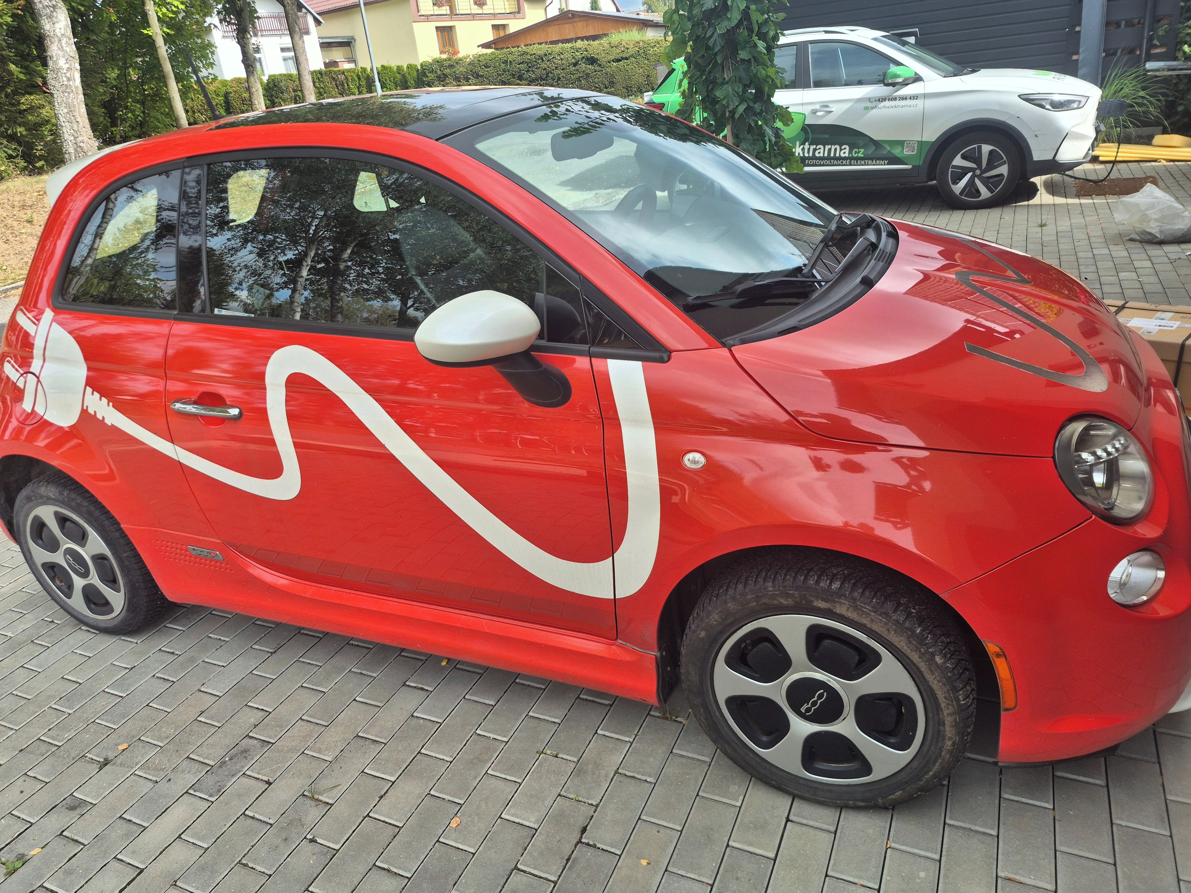 Fiat 500E, Velice hezký stav - fotka 3