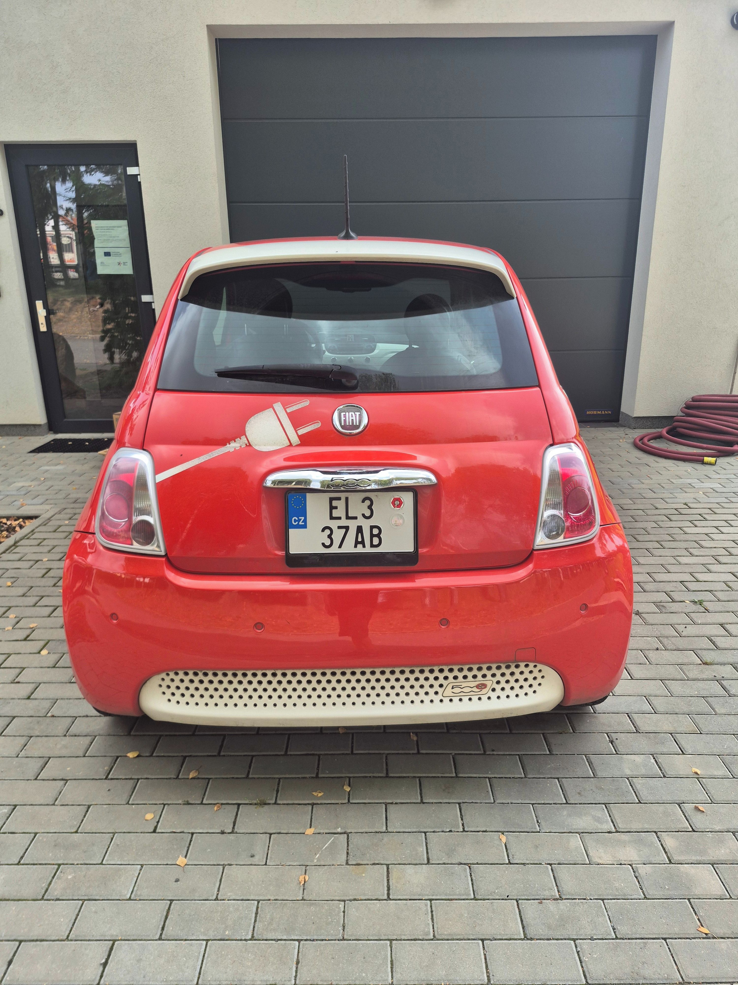 Fiat 500E, Velice hezký stav - fotka 4