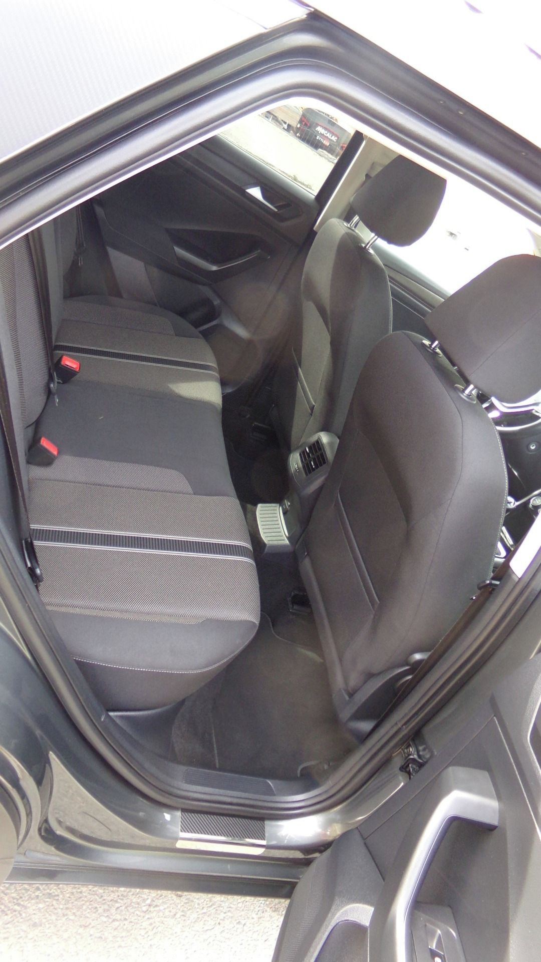 Volkswagen T-Roc, 2.0TDI 110KW serviska, 2. maj. - fotka 4