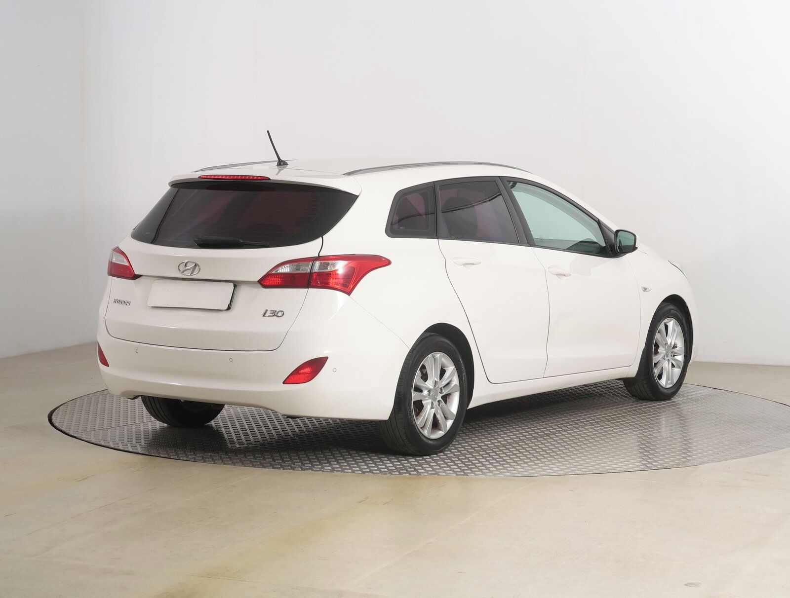 Hyundai i30, 1.6 MPI, Serv.kniha - fotka 5