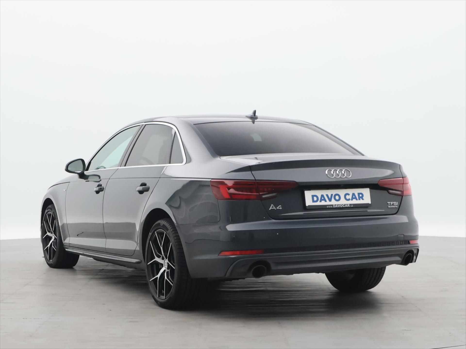 Audi A4, 2,0 TFSI 185kW Quattro S-LINE - fotka 5