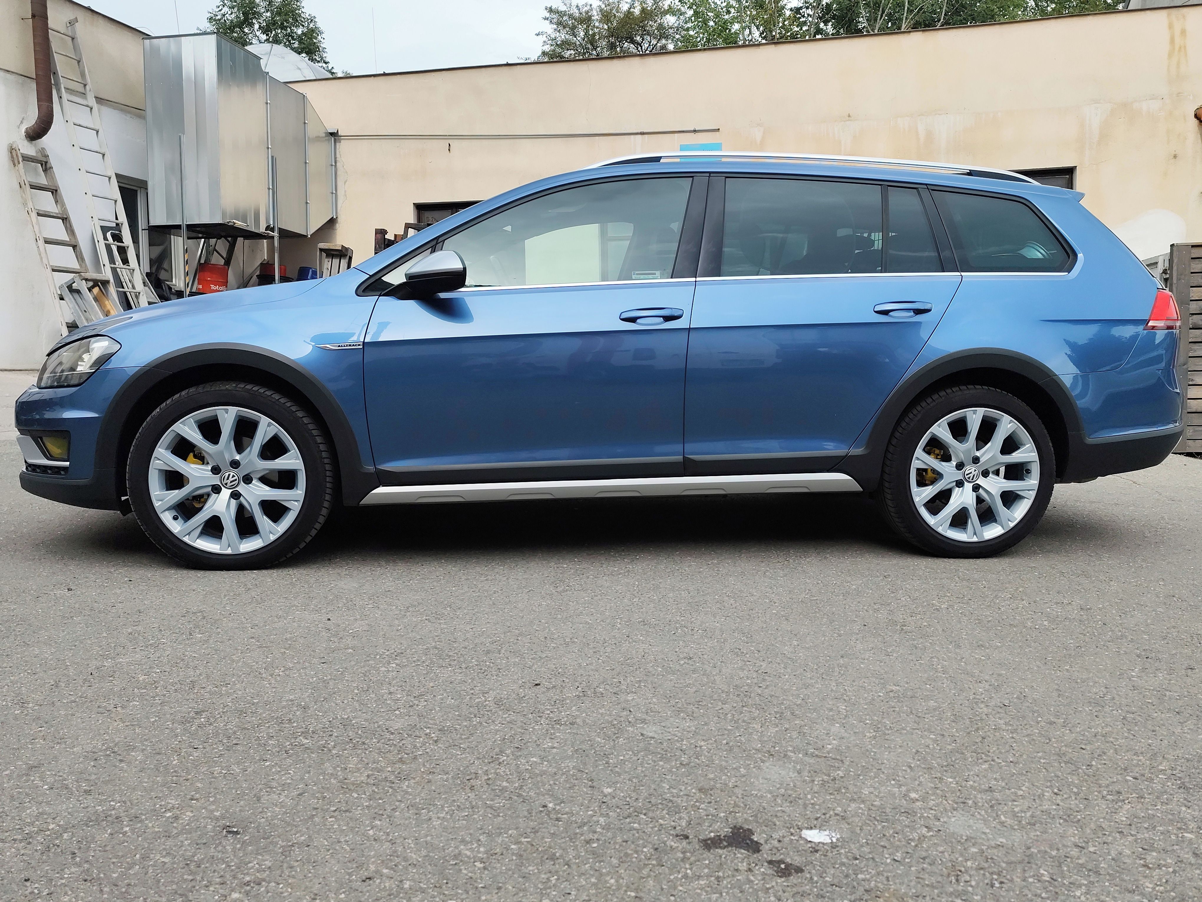Volkswagen Golf, ALLTRACK 4Motion černy inteiér - fotka 4