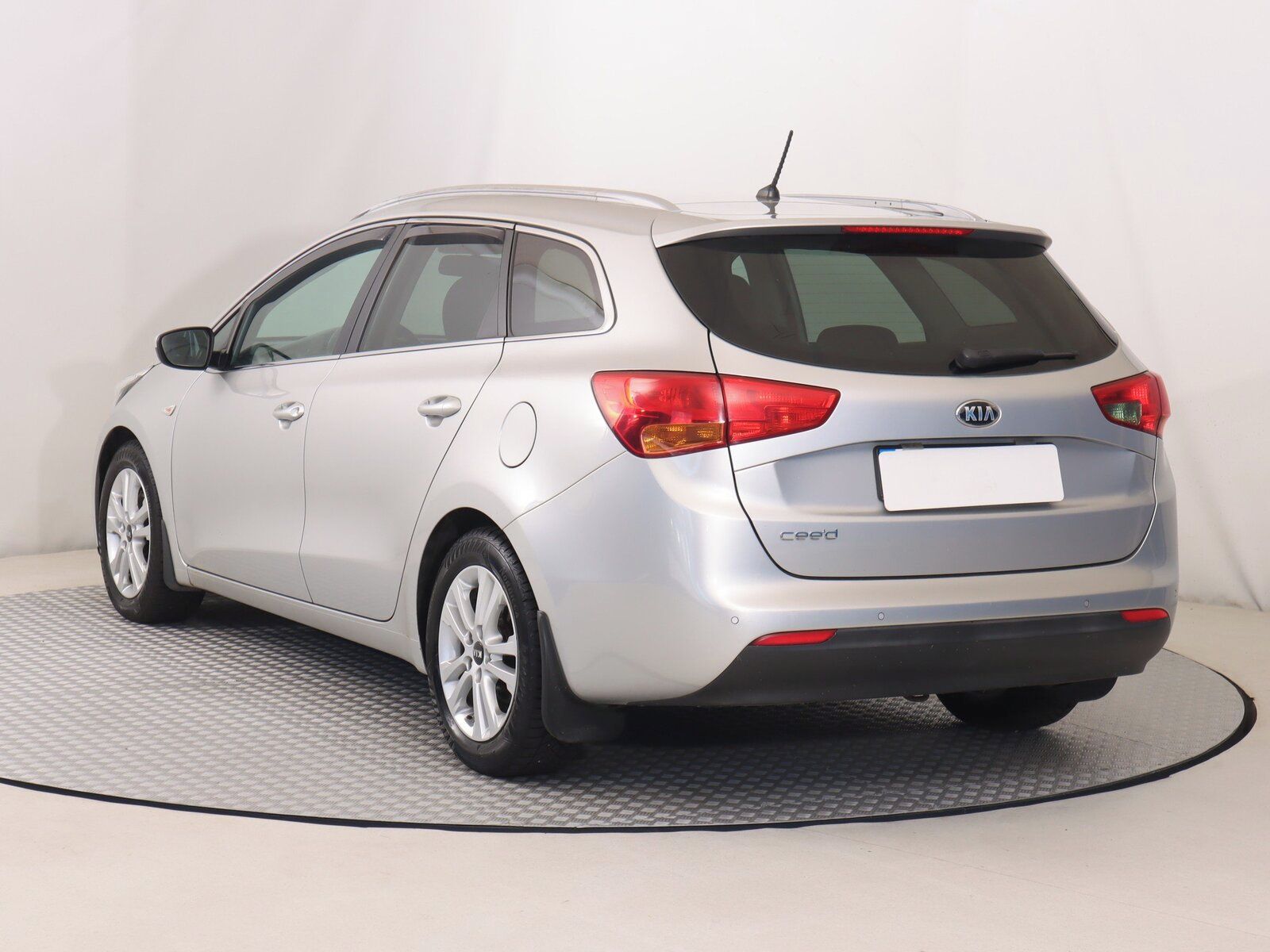 Kia Cee´d, 1.6 GDI, Silver - fotka 4