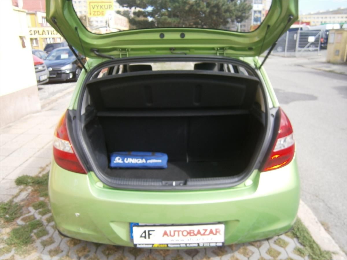 Hyundai i20, 1,3 i KLIMA - fotka 6