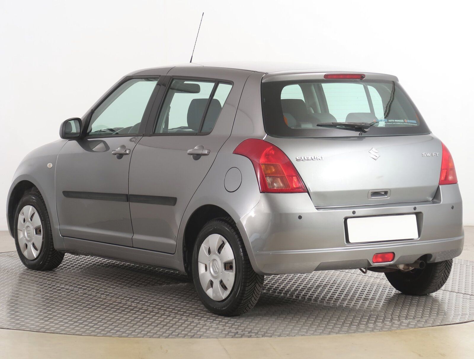 Suzuki Swift, 1.3, jezdí skvěle - fotka 4