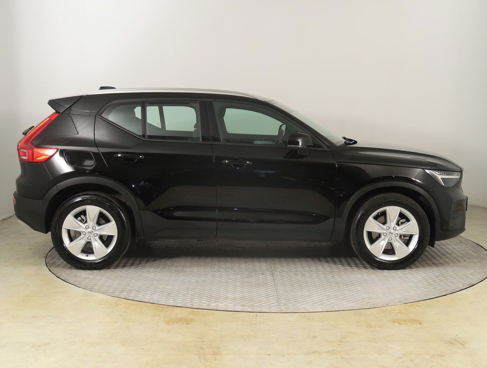 Volvo XC40, B4, Automat, 1.maj, ČR - fotka 6