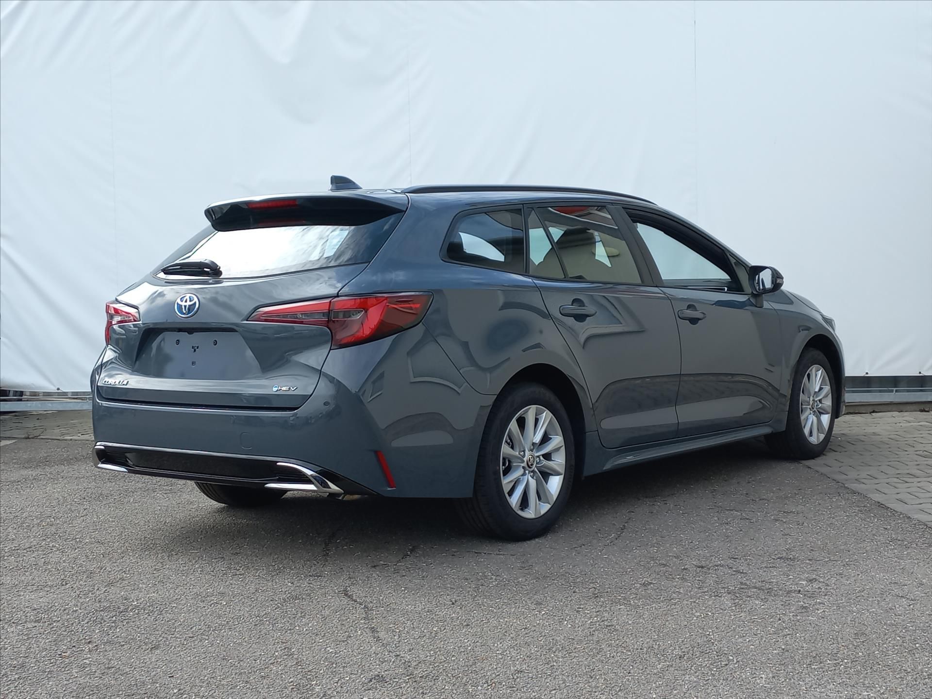 Toyota Corolla, 1,8 Hybrid e-CVT 140k  TS Comf - fotka 6