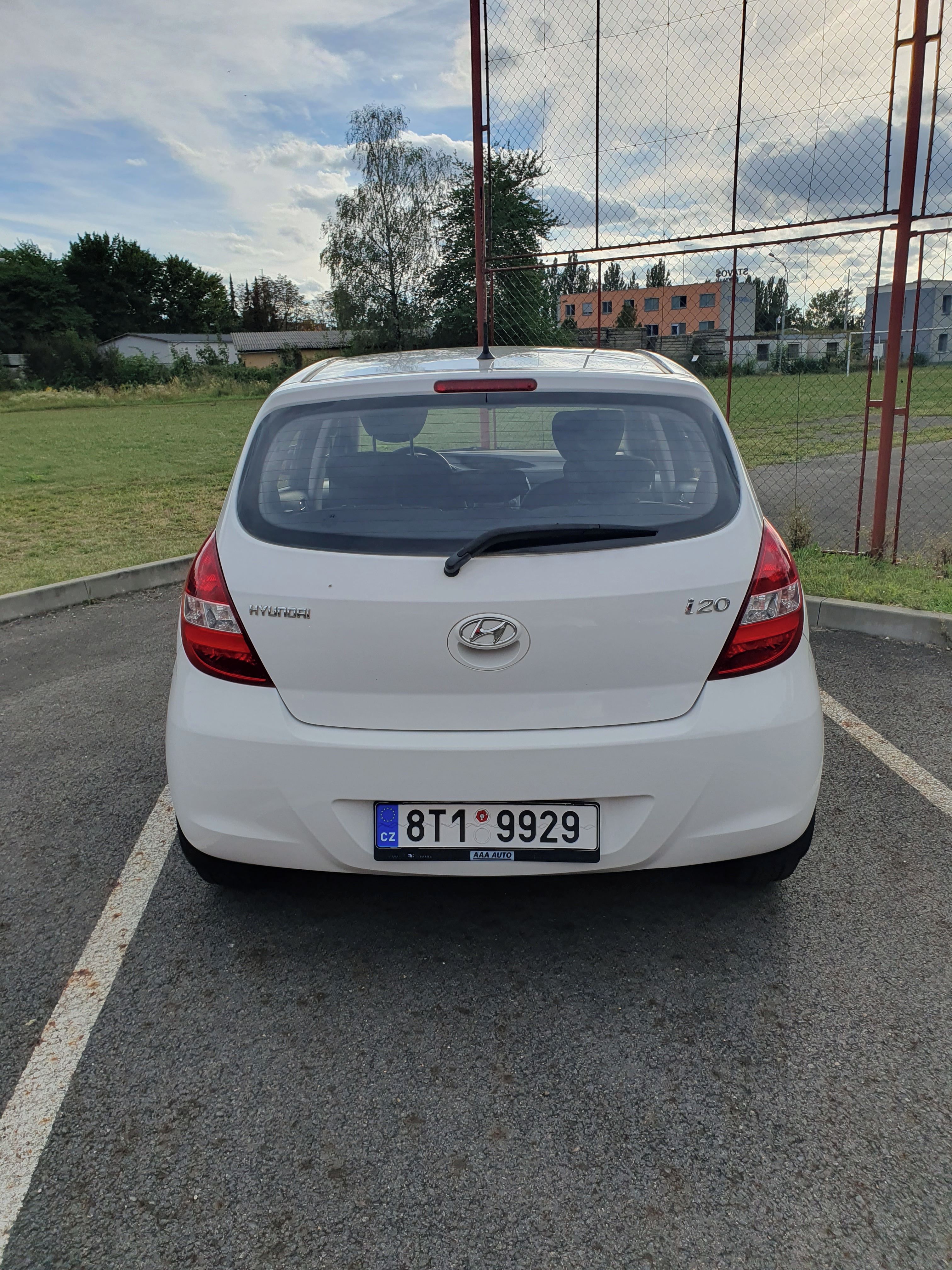 Hyundai i20, 75 000 km, benzín, manuál - fotka 3