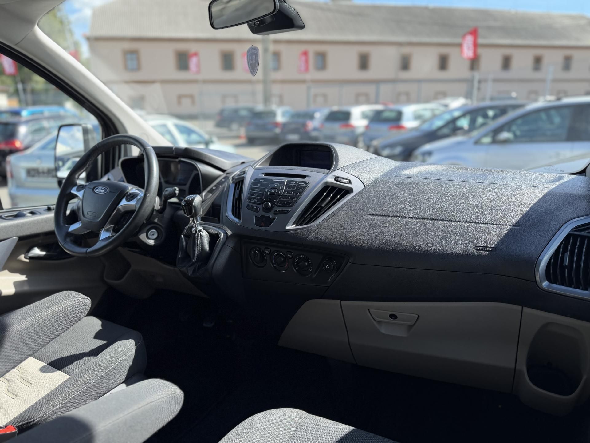 Ford Tourneo Custom, 8 míst, TAŽNÉ, SERVIS FORD - fotka 4