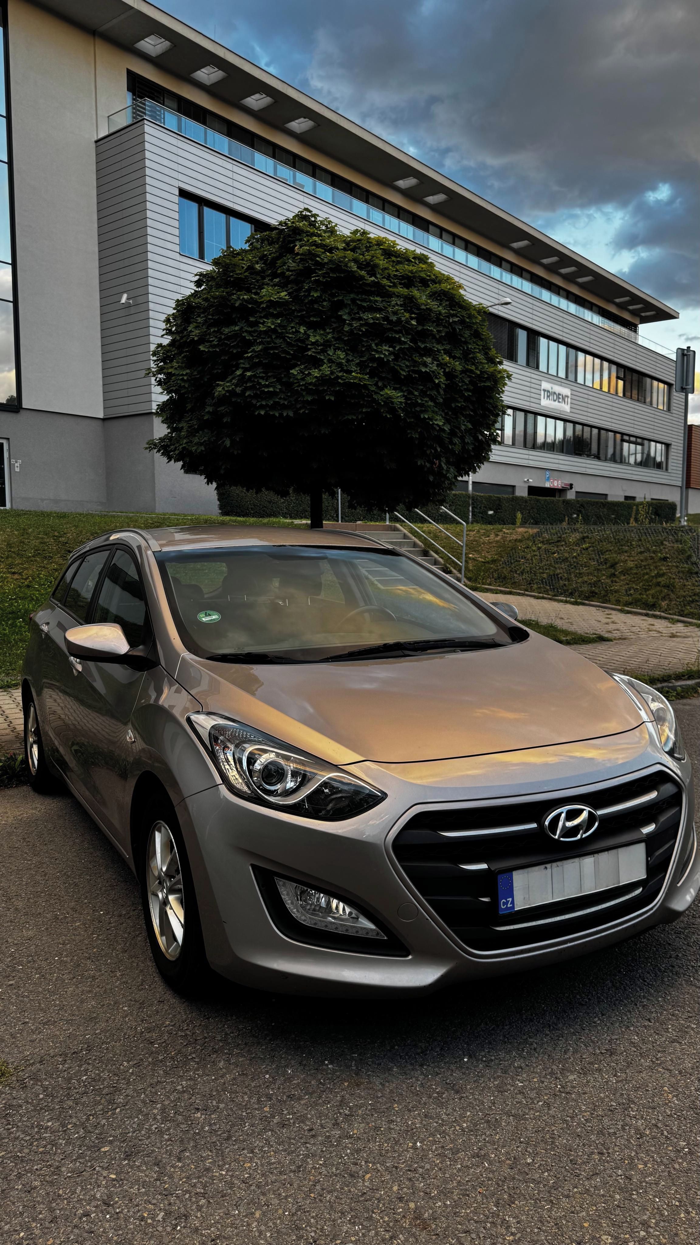 Hyundai i30, 1.6, ČR, 2. MAJ., SERV. KNIHA - fotka 3