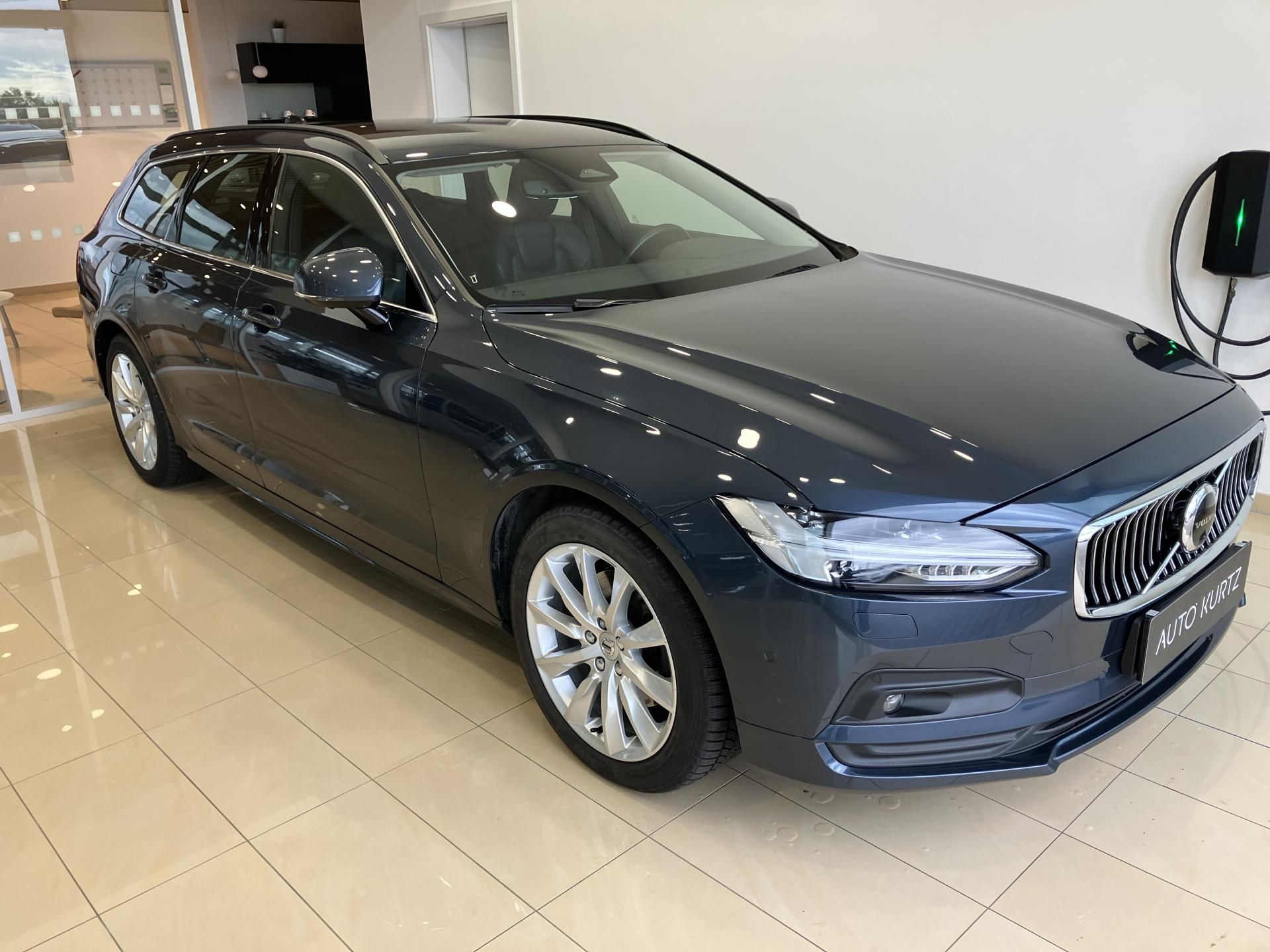 Volvo V90, B4 AWD Momentum PRO AT8, ČR