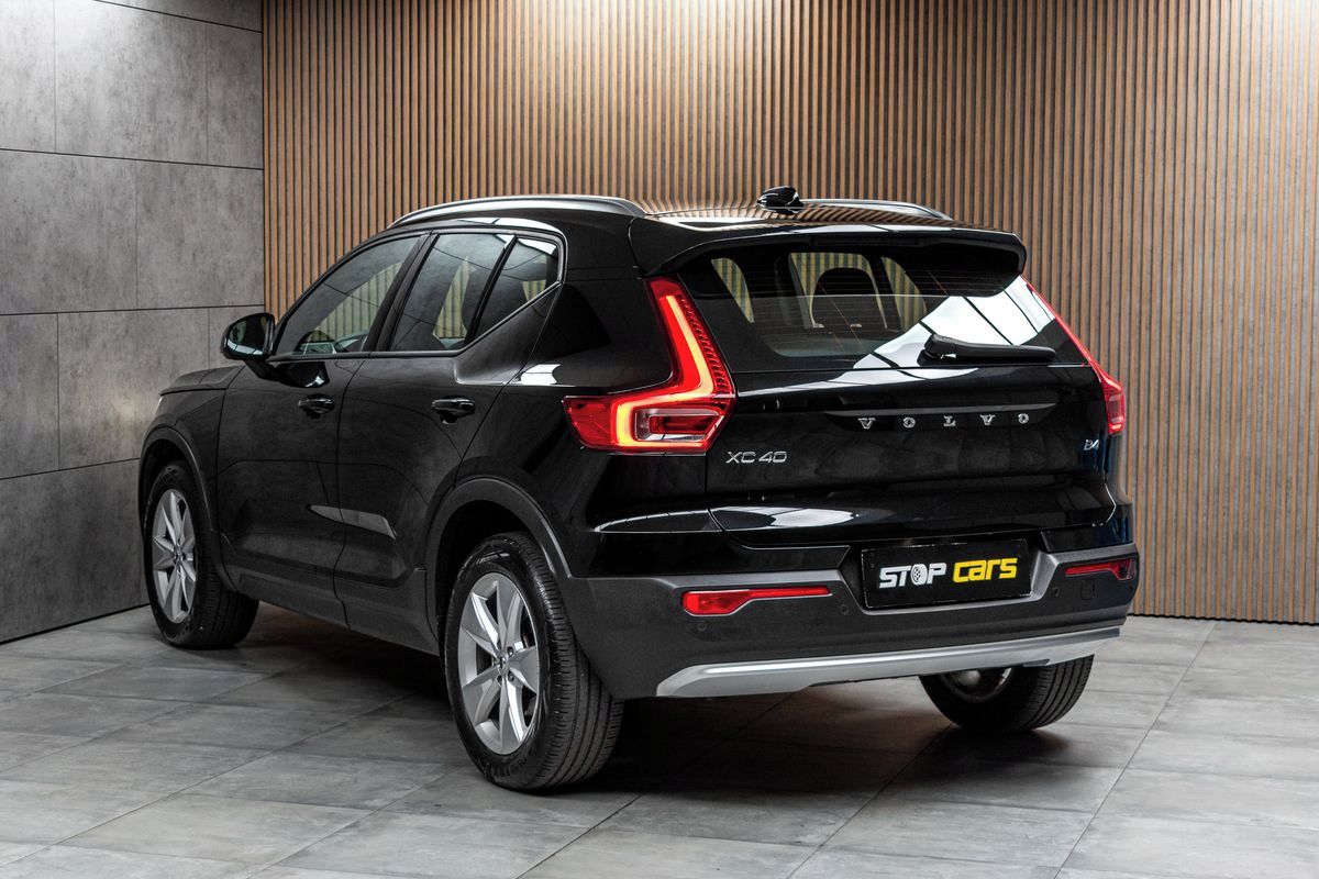 Volvo XC40, B4 CORE*145KW*ACC*ČR*DPH*1.MAJ - fotka 5