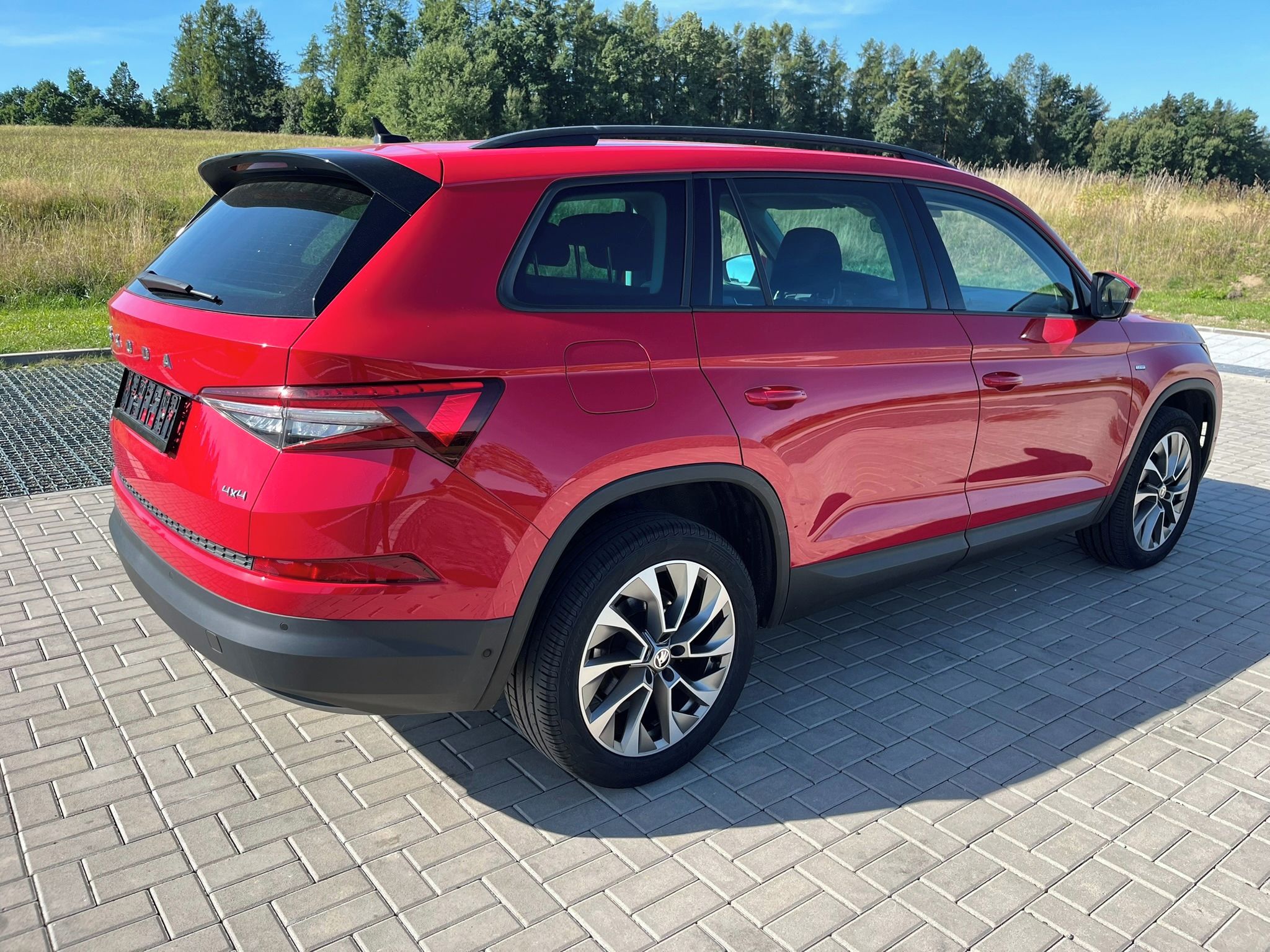 Škoda Kodiaq, 2.0TDi 110kW 4x4 DSG WEBASTO - fotka 4