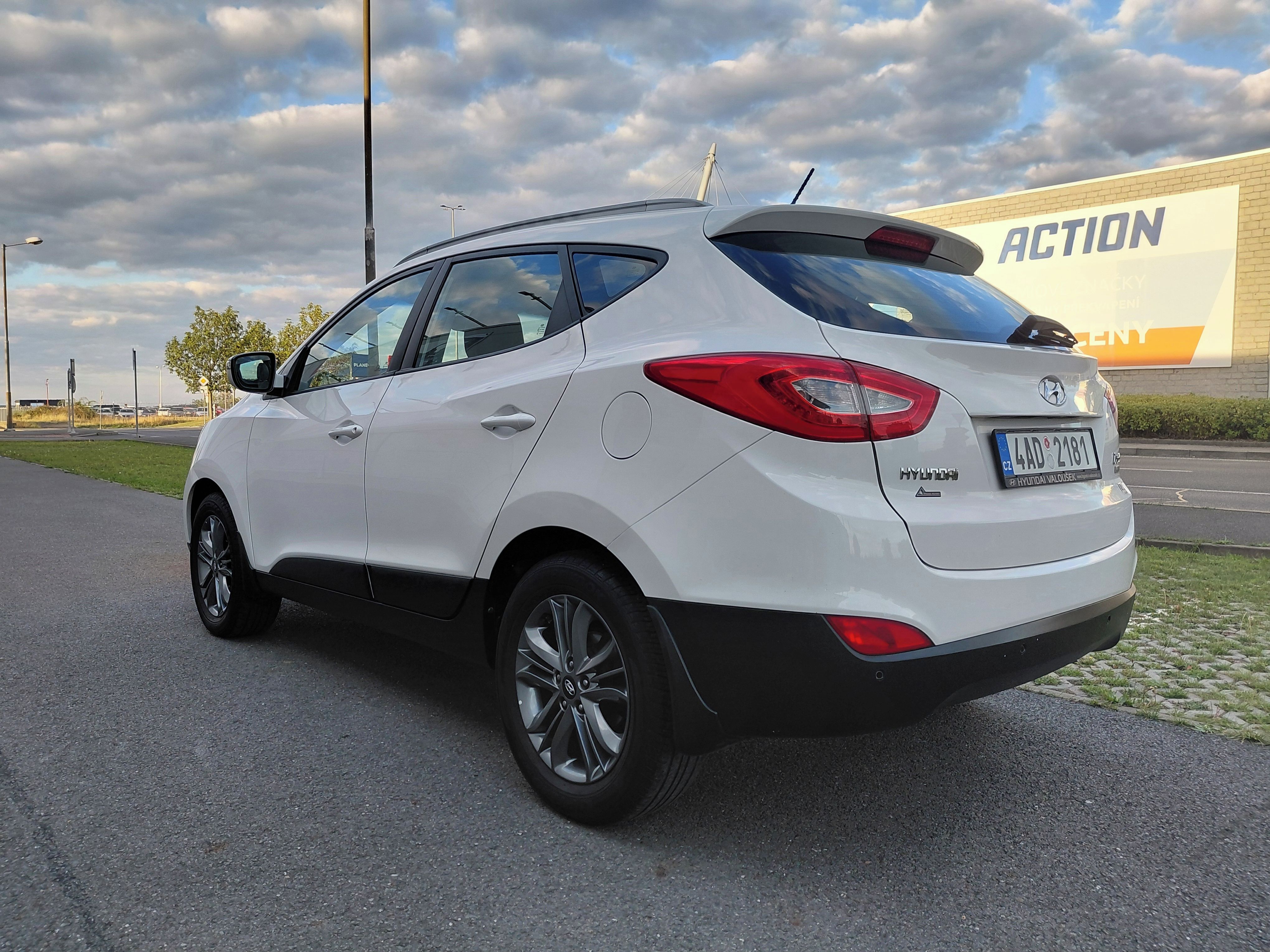 Hyundai ix35, 1.7CRDI 85KW 2.MAJ,VELMI PĚKNÉ - fotka 4