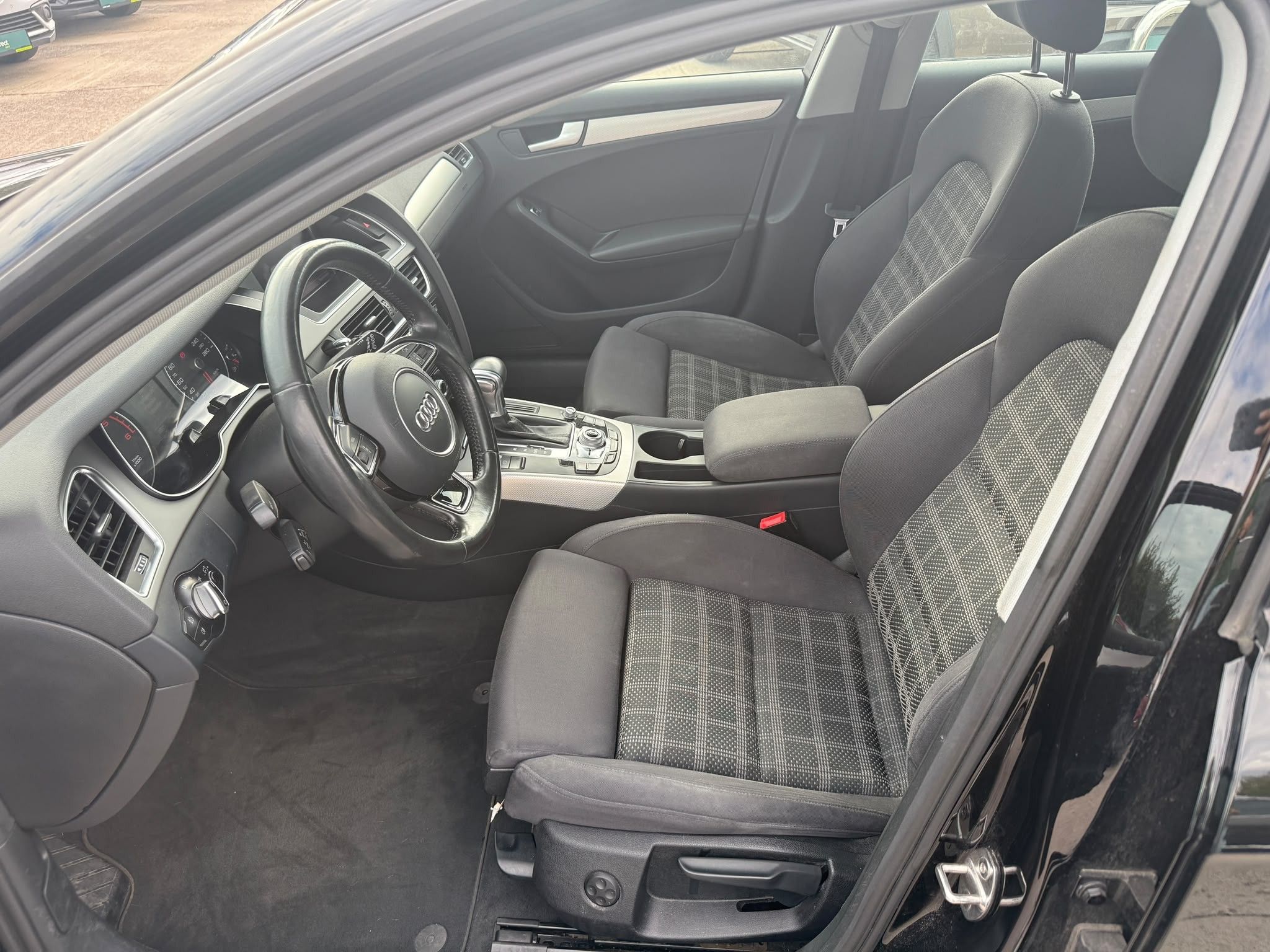 Audi A4, 2.0TDI 110KW - fotka 6
