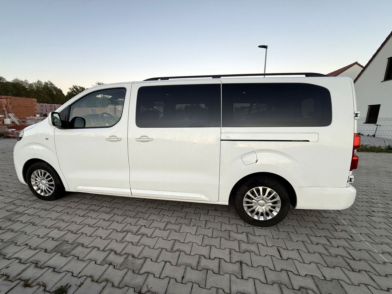 Toyota Proace Verso, 2.0 D-4D 106kW L2, 8 míst, DPH - fotka 4