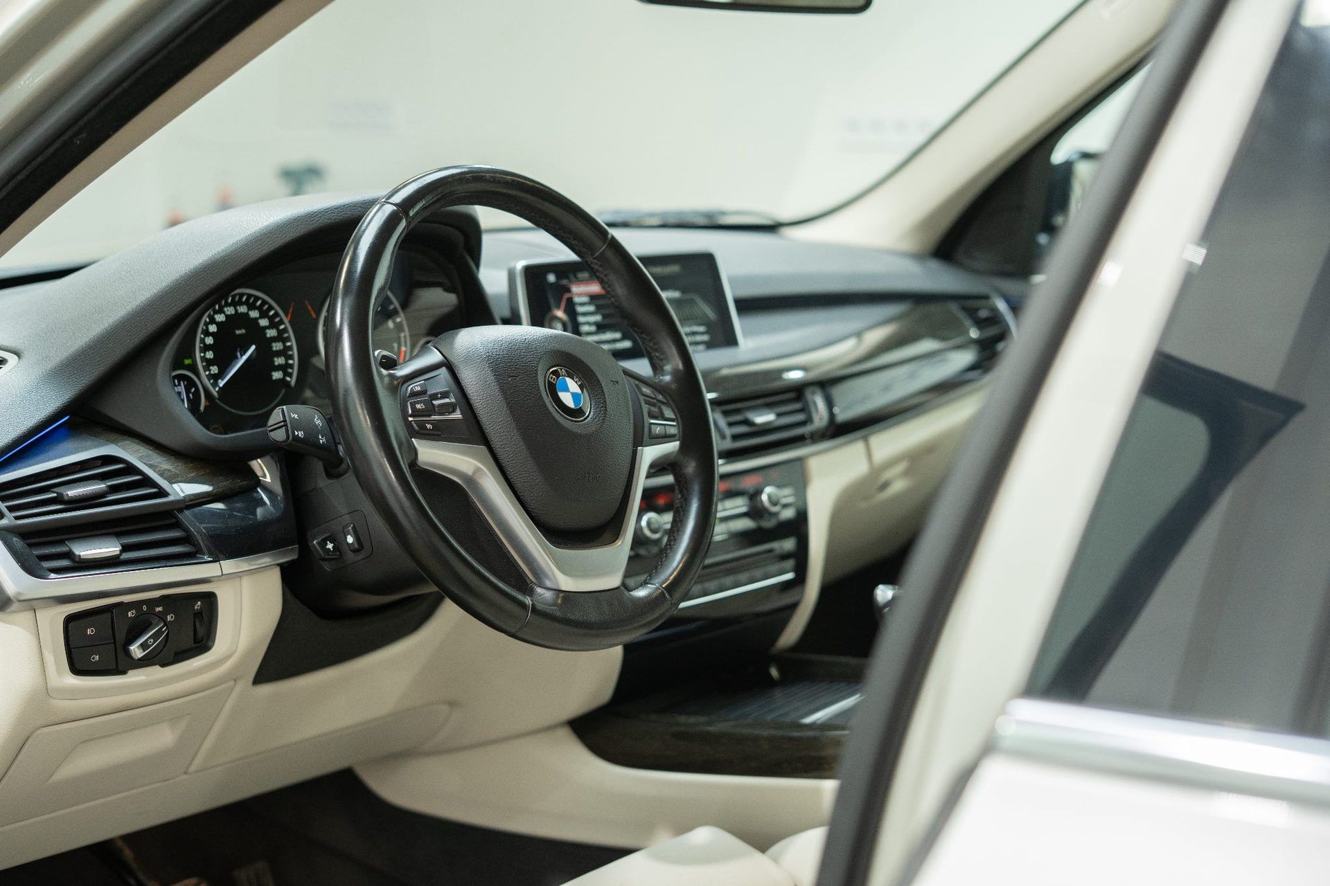 BMW X5, 40e 2.0 180 kW xDrive - fotka 6
