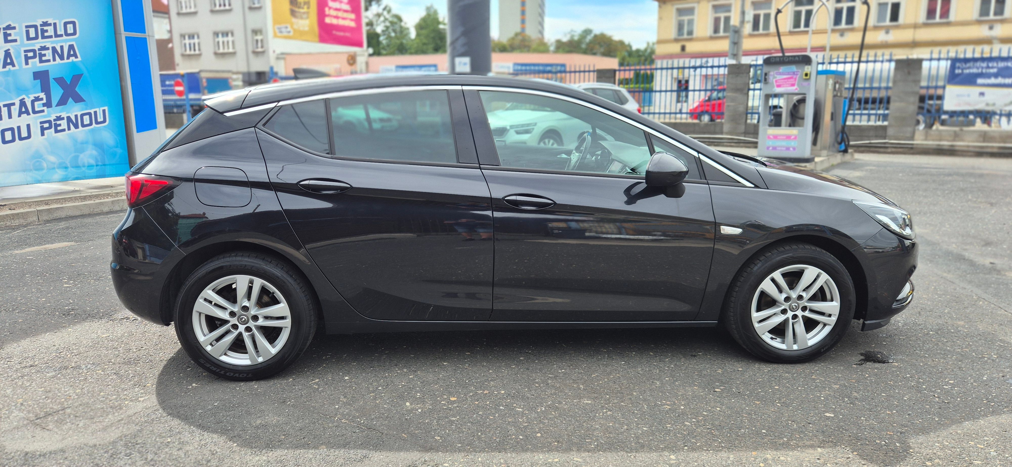 Opel Astra, 1.4i 110KW,TOP VÝBAVA,SER.KNÍŽ - fotka 4