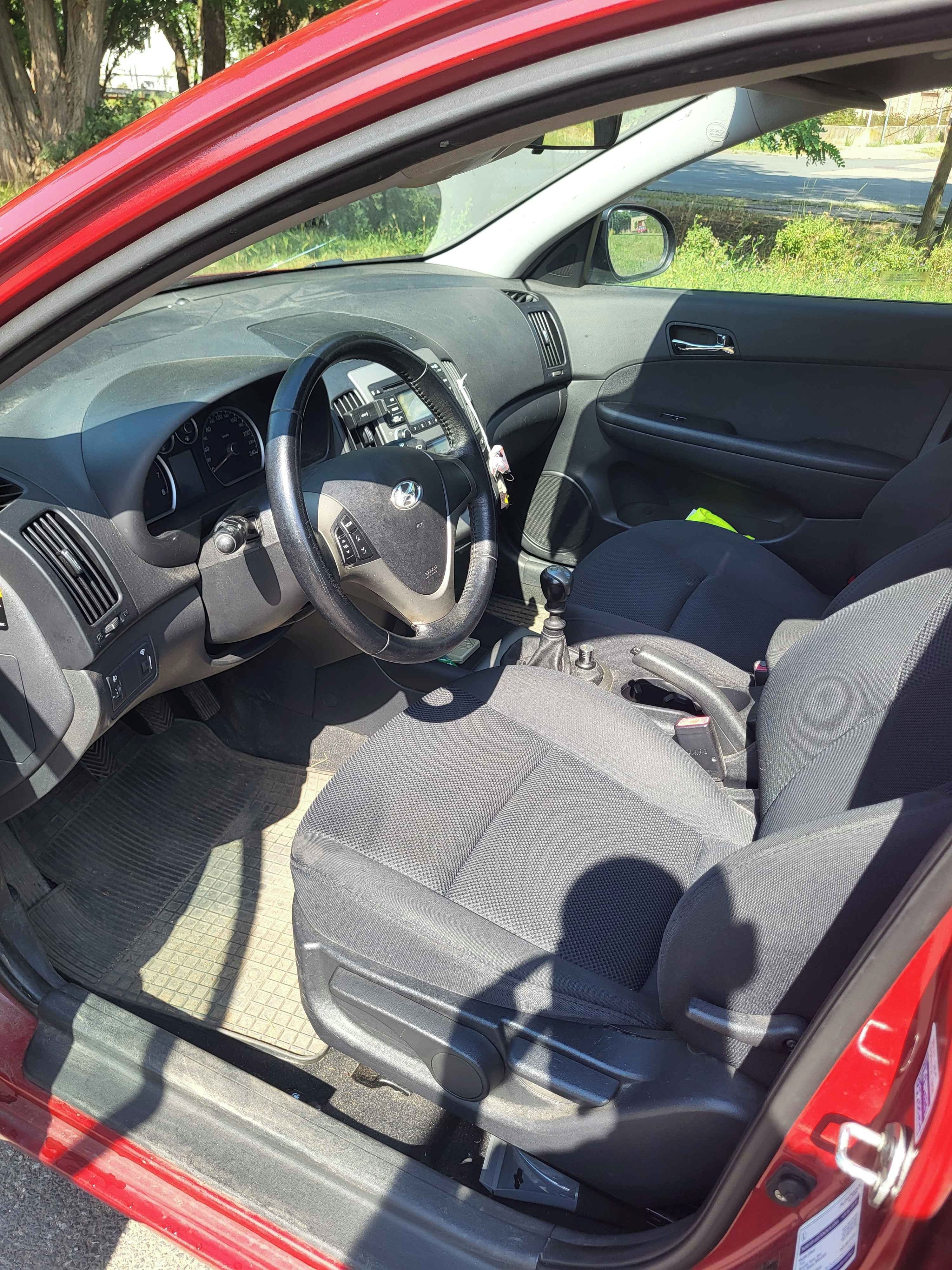Hyundai i30, Hyundai i30 CW 1.6 93 kW kombi - fotka 3