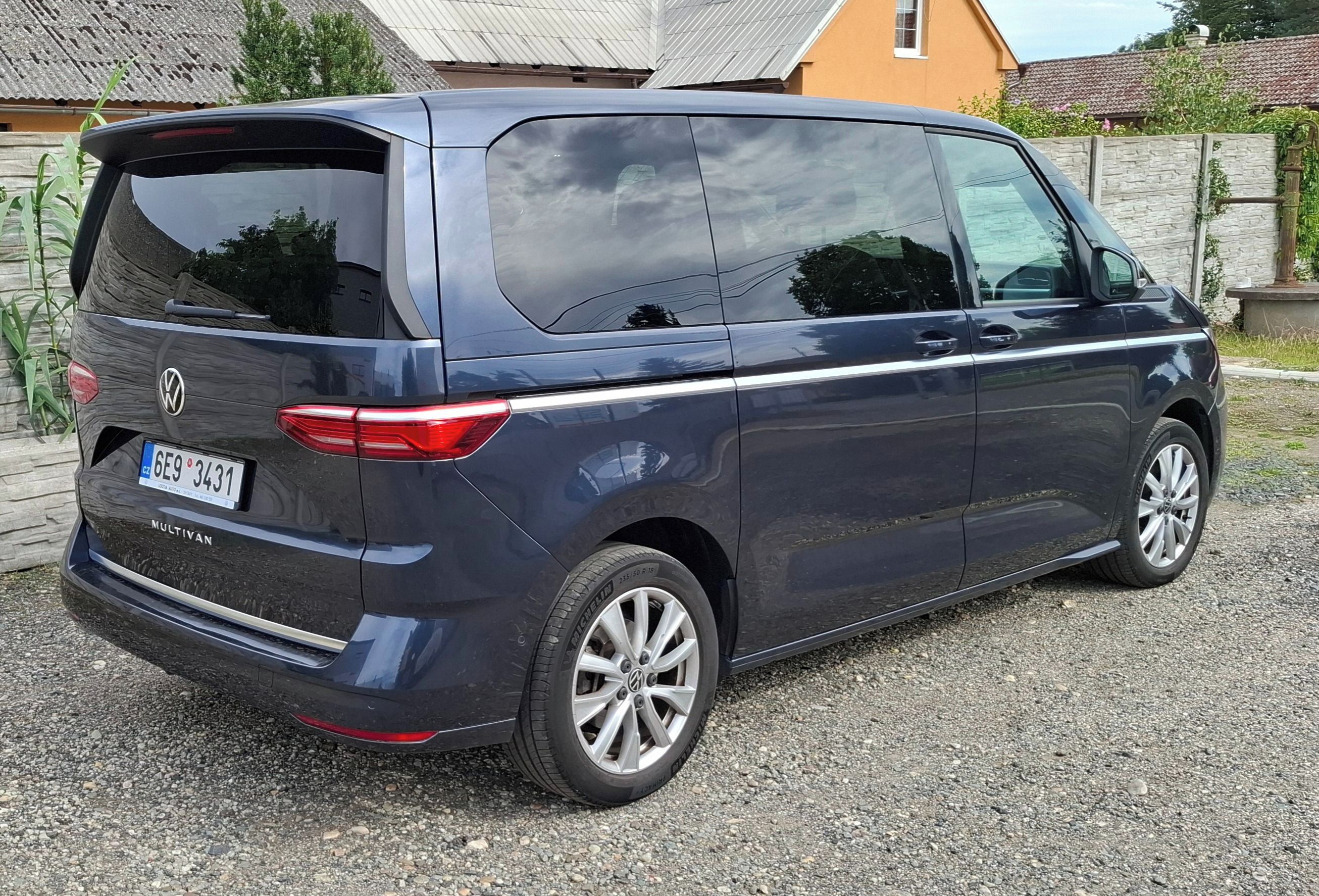 Volkswagen Multivan, VW T7 Multivan 2.0 TSI - fotka 4
