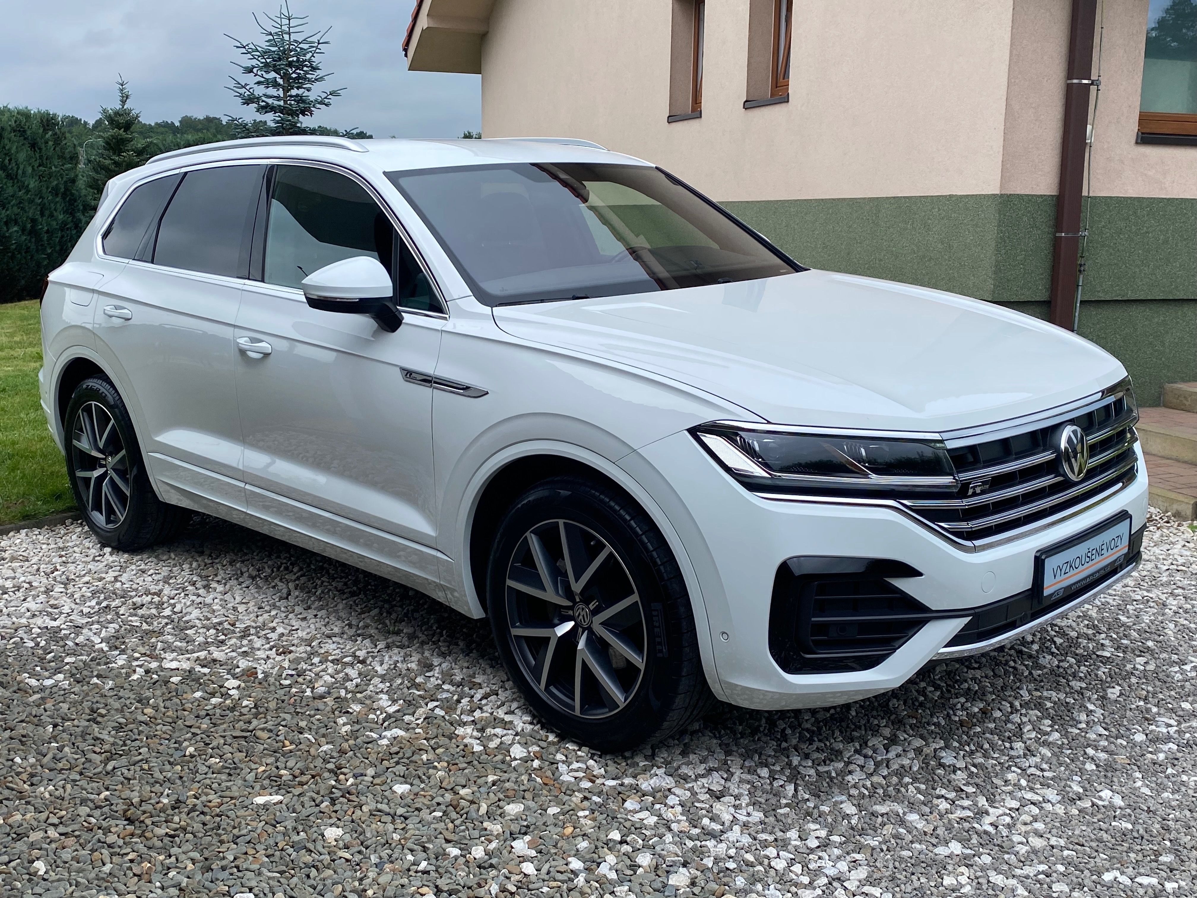 Volkswagen Touareg, R-LINE V6 3,0 TDI 210 kW 1.MAJ - fotka 3