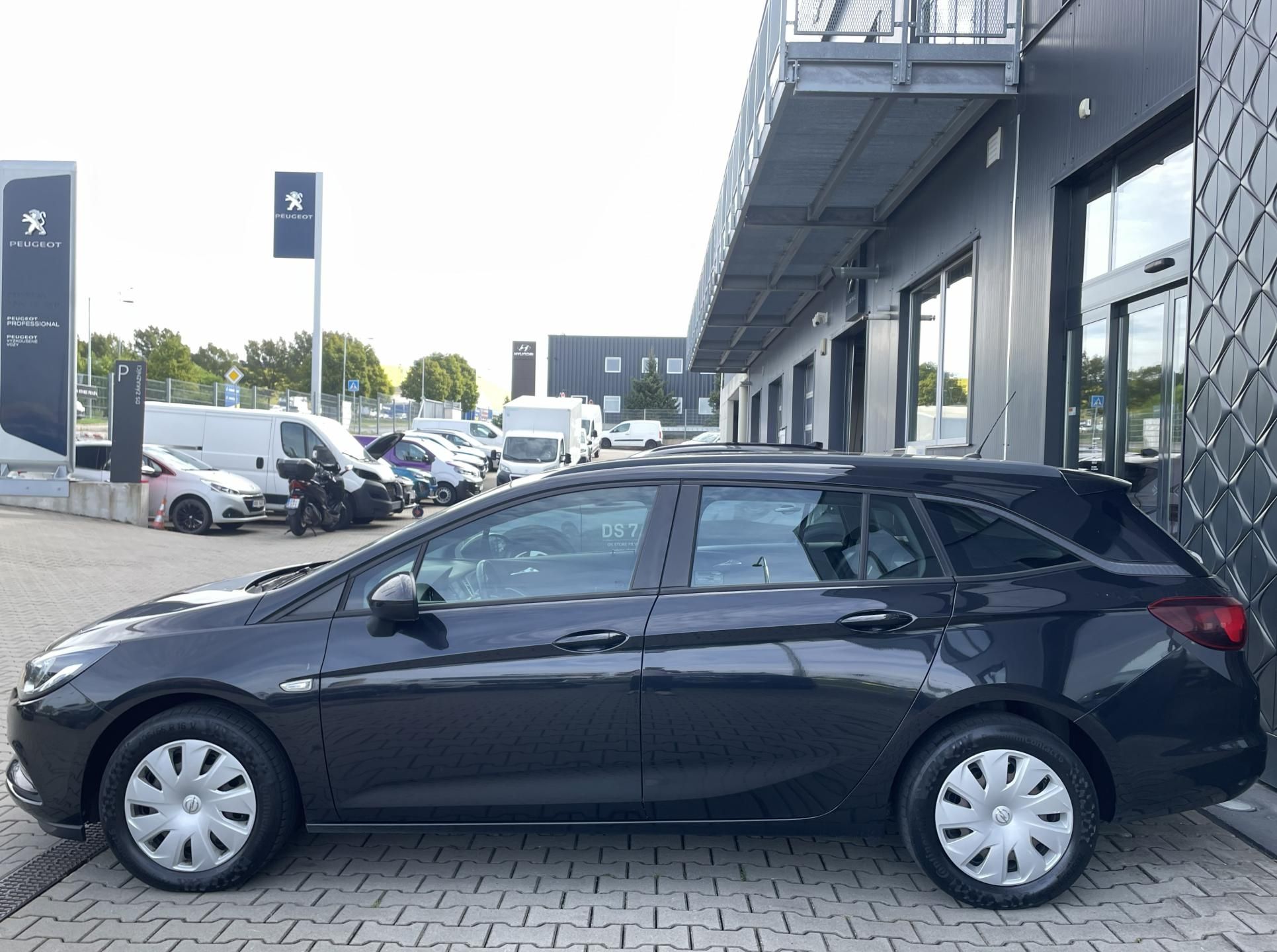 Opel Astra, ENJOY 1.4 TURBO 92 kW - fotka 4