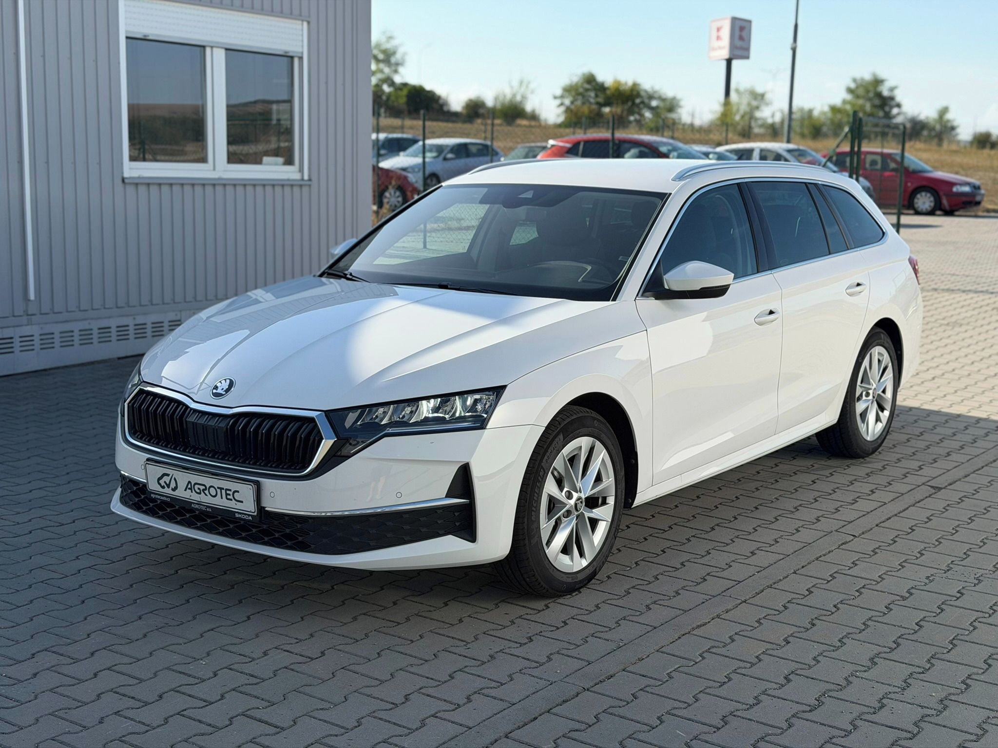 Škoda Octavia, 1.5 TSI 110kW Top Selec. Combi - fotka 3