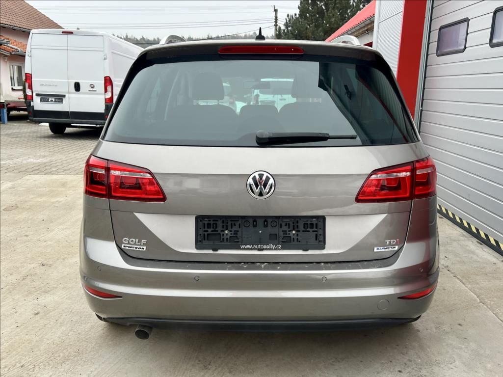 Volkswagen Golf Sportsvan, 1,6 TDI DSG HIGHLINE PANORAMA - fotka 4