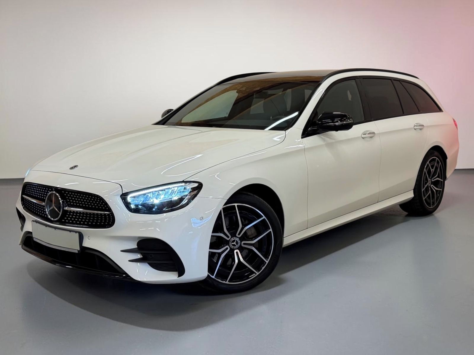 Mercedes-Benz Třídy E, 300d 4M*Burmester*360°*LED*AHK