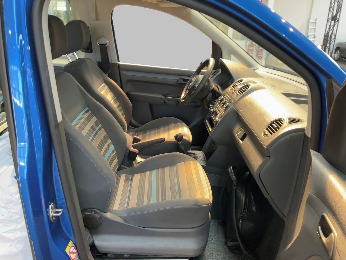 Volkswagen Caddy, MAXI 2.0Tdi 103KW 7-MÍST TAŽNÉ - fotka 4