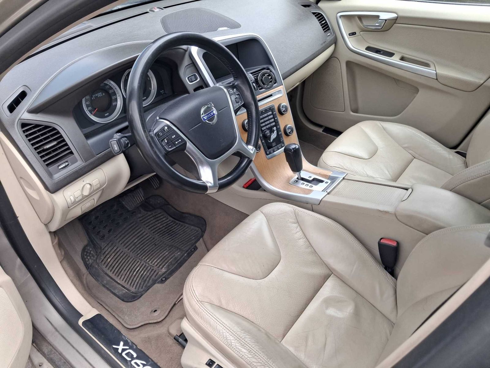Volvo XC60, D5 Polestar, Momentum, 4X4 - fotka 3