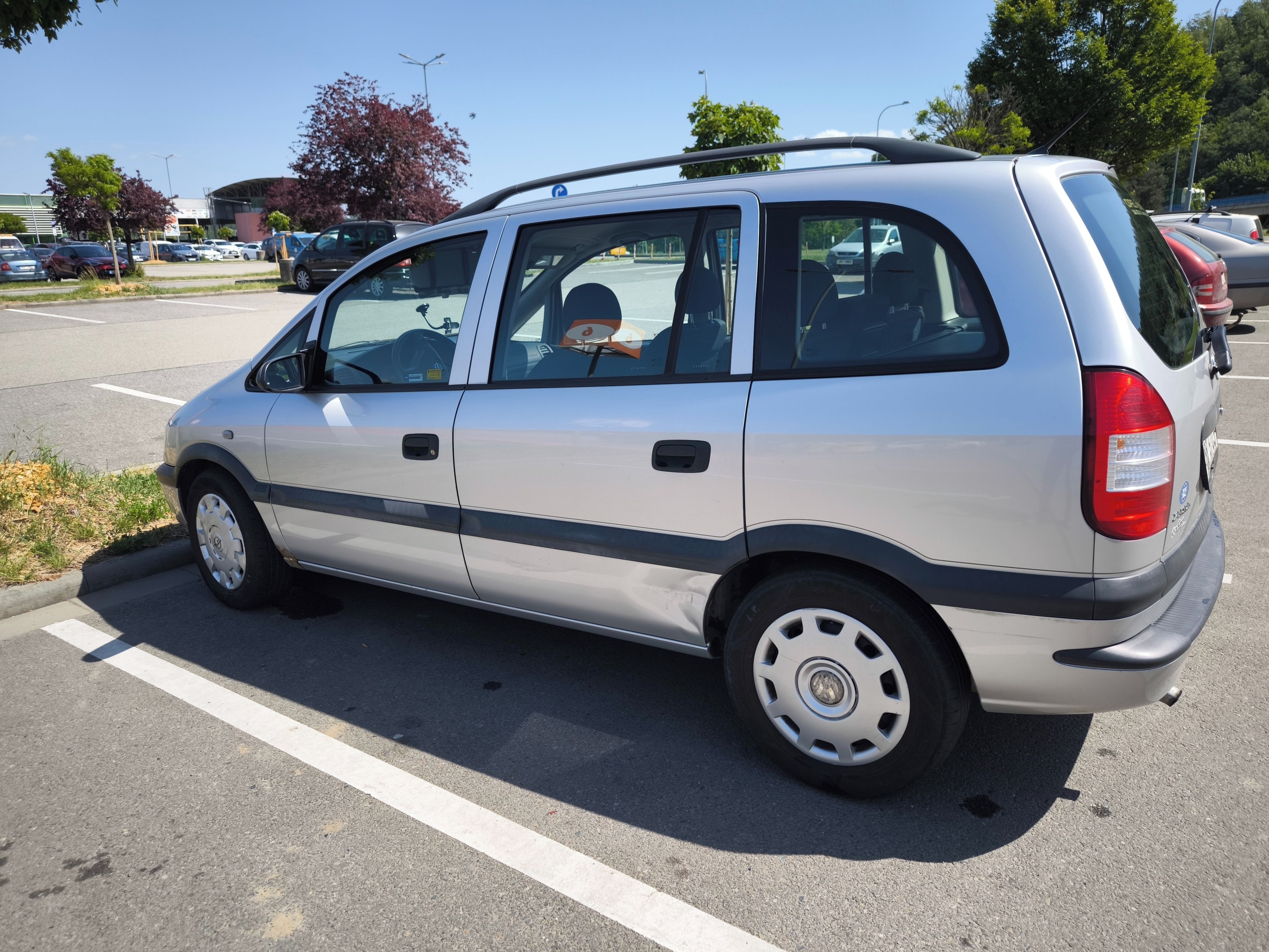Opel Zafira, 1,6 16V, 7 míst - fotka 3