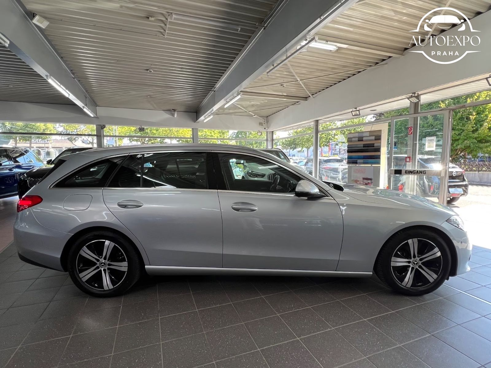 Mercedes-Benz Třídy C, 200d Avantgarde Business*TAŽNÉ - fotka 4