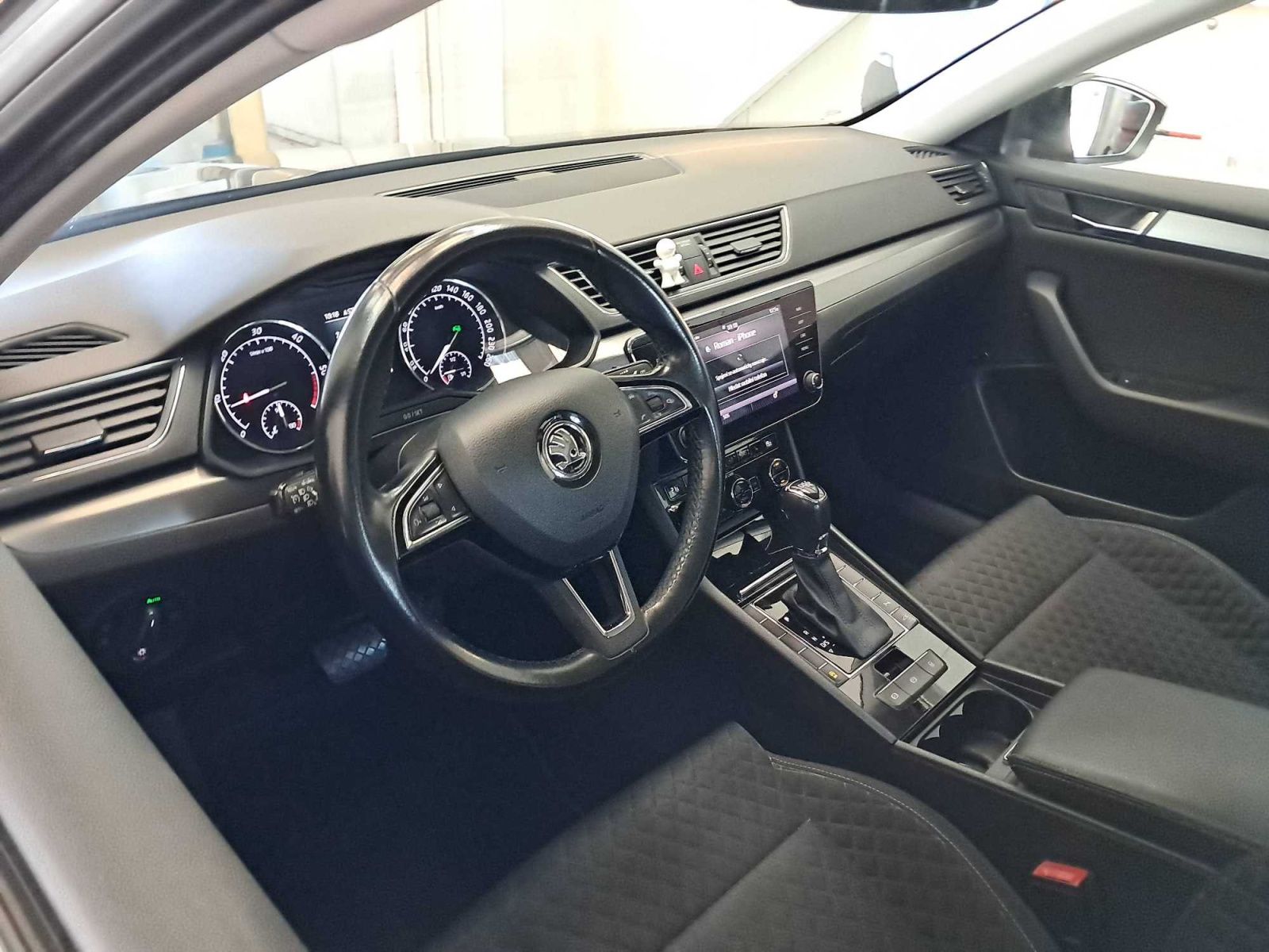 Škoda Superb, 2.0 TDI, Automat - fotka 3