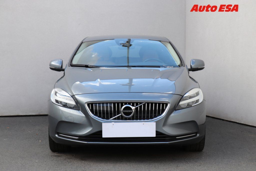 Volvo V40, 2.0 D2,navi - fotka 2