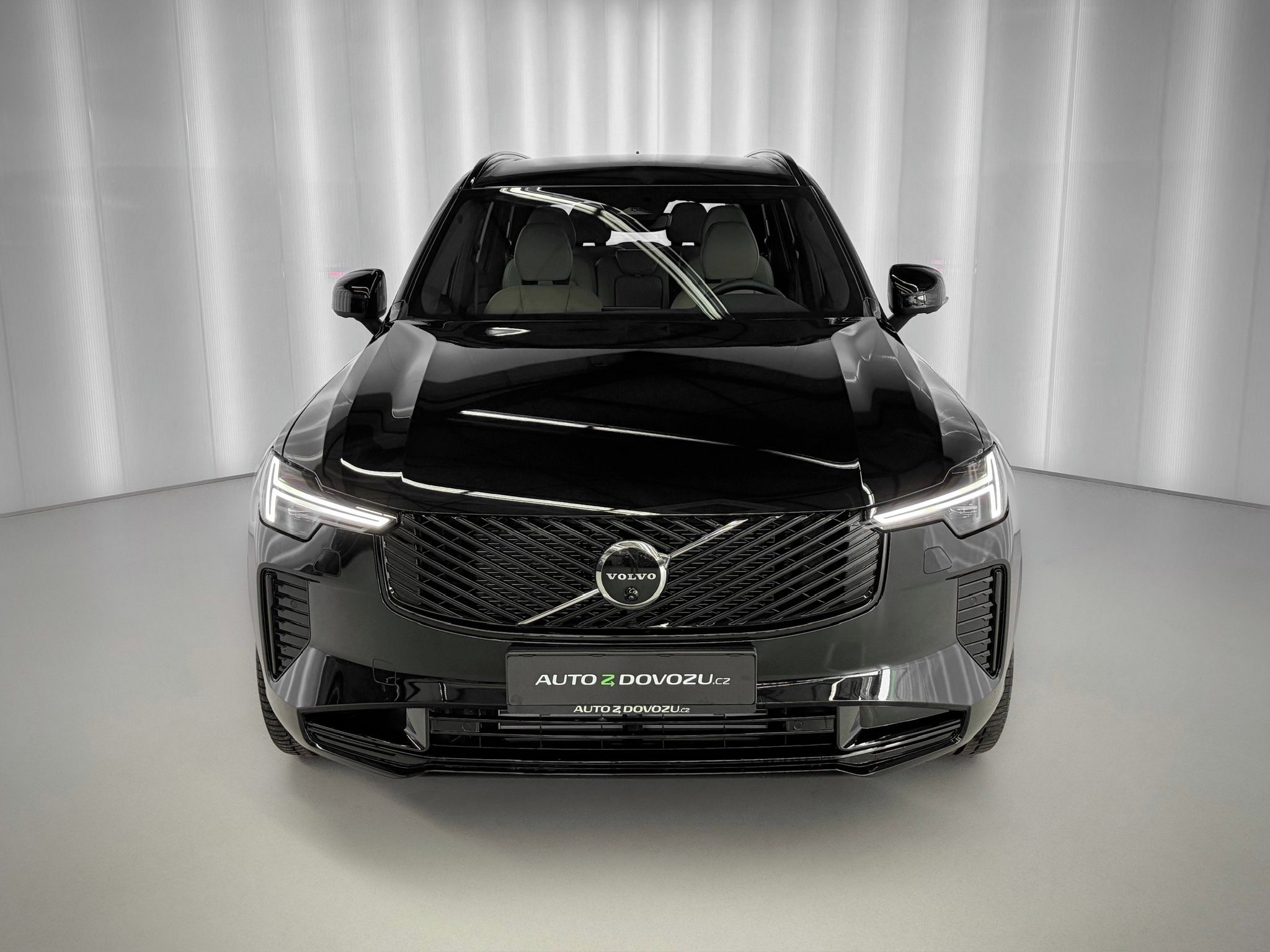 Volvo XC90, T8 AWD DARK PLUS, CHARCOAL, VZ - fotka 2