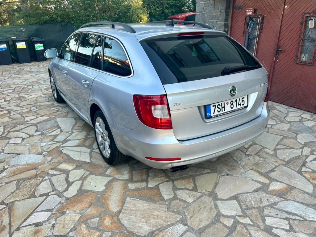 Škoda Superb, 2.0 TDI 103KW DSG ELEGANCE - fotka 6