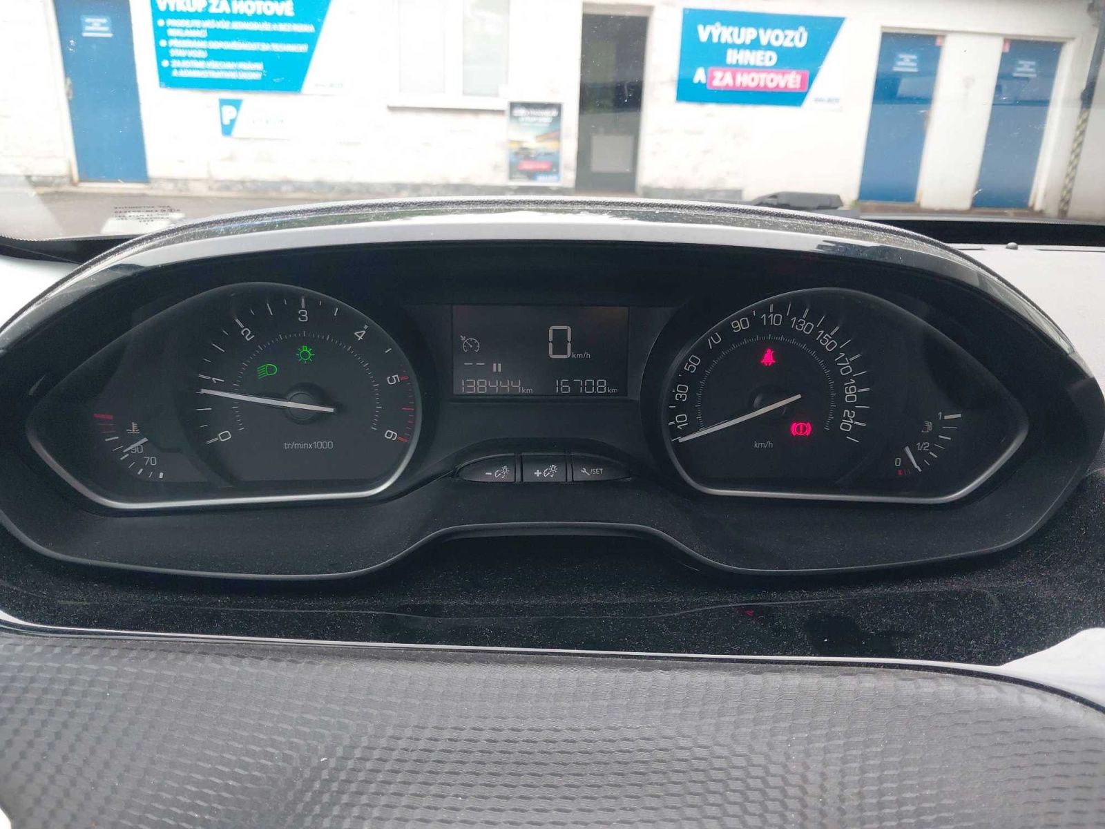 Peugeot 2008, 1.6 BlueHDi, ČR,1.maj - fotka 3