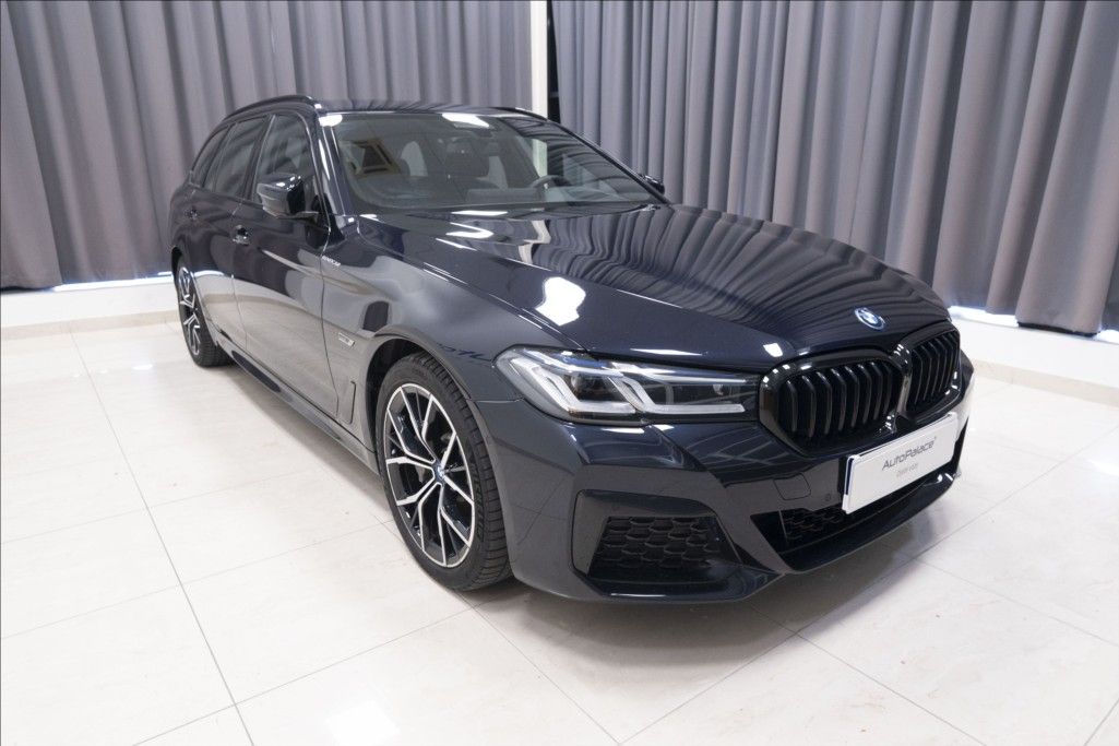 BMW Řada 5, 2,0 530e xDrive M Sport ČR DPH - fotka 3
