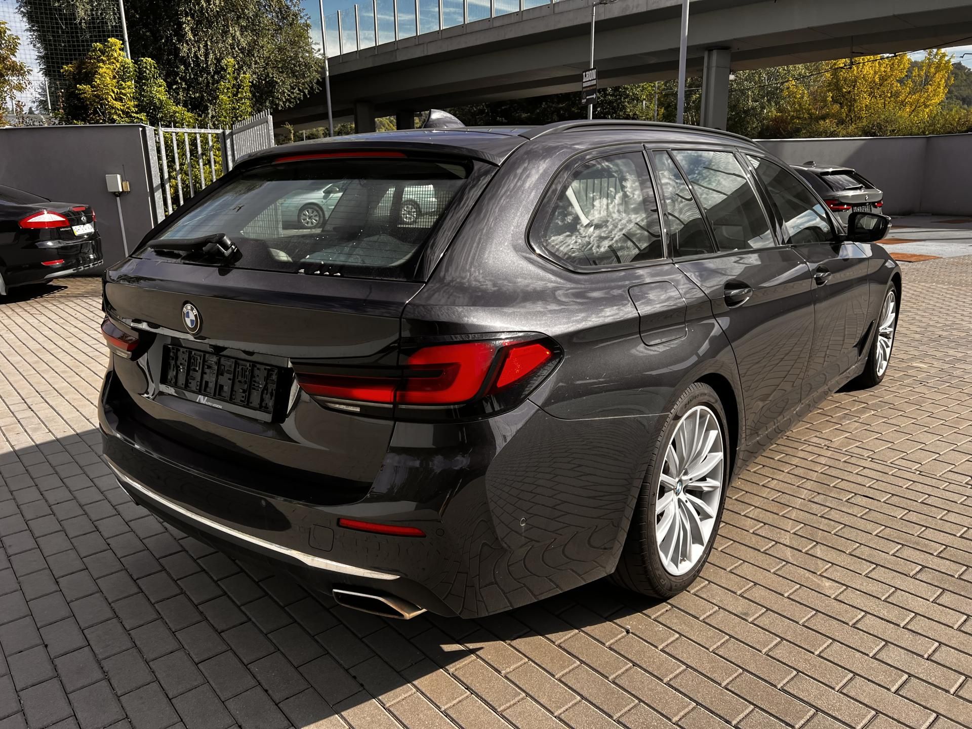 BMW Řada 5, 540d xDrive M-technic HUD - fotka 4