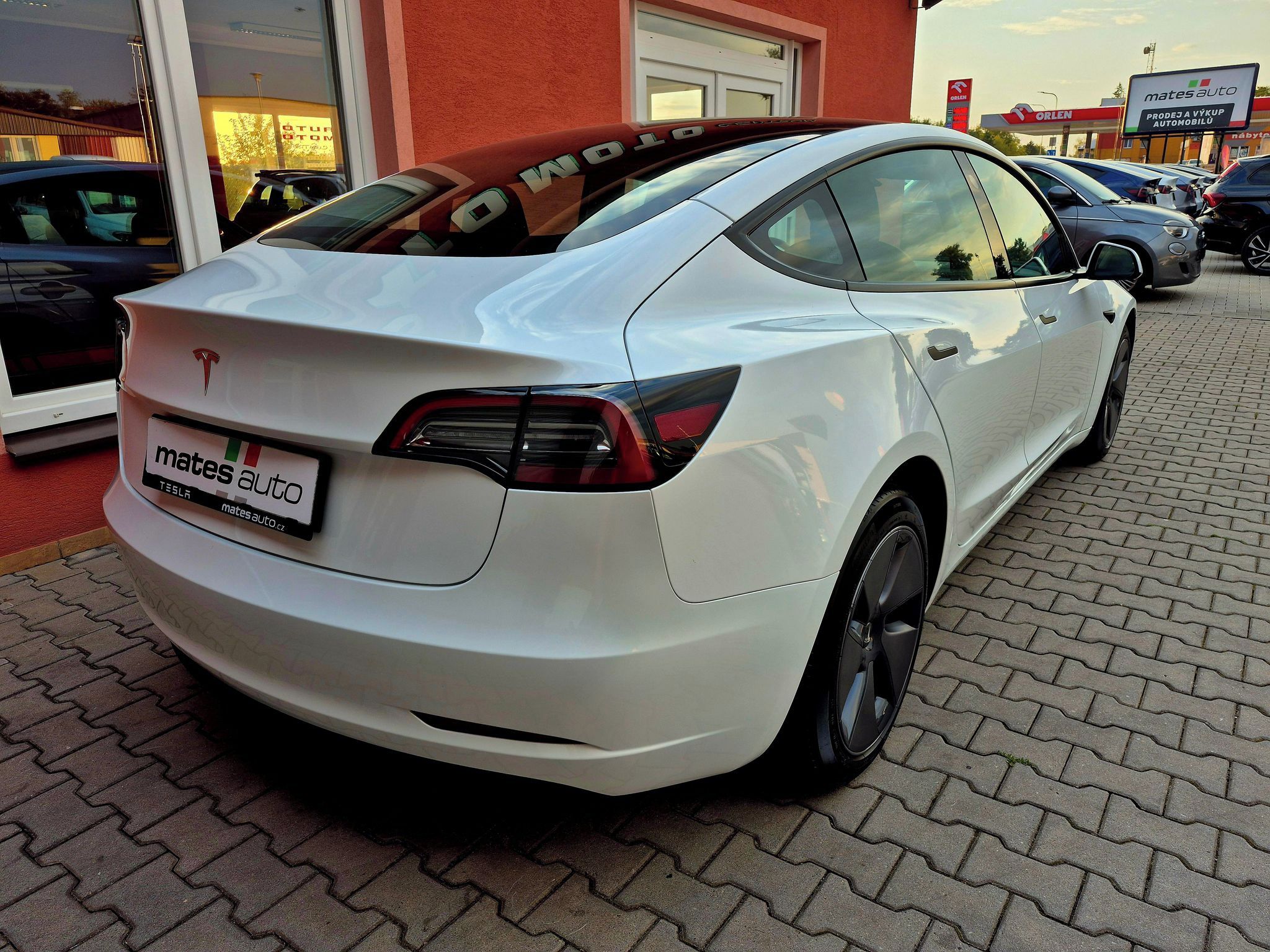 Tesla Model 3, STANDARD RANGE 208kw RWD SOH 9 - fotka 6