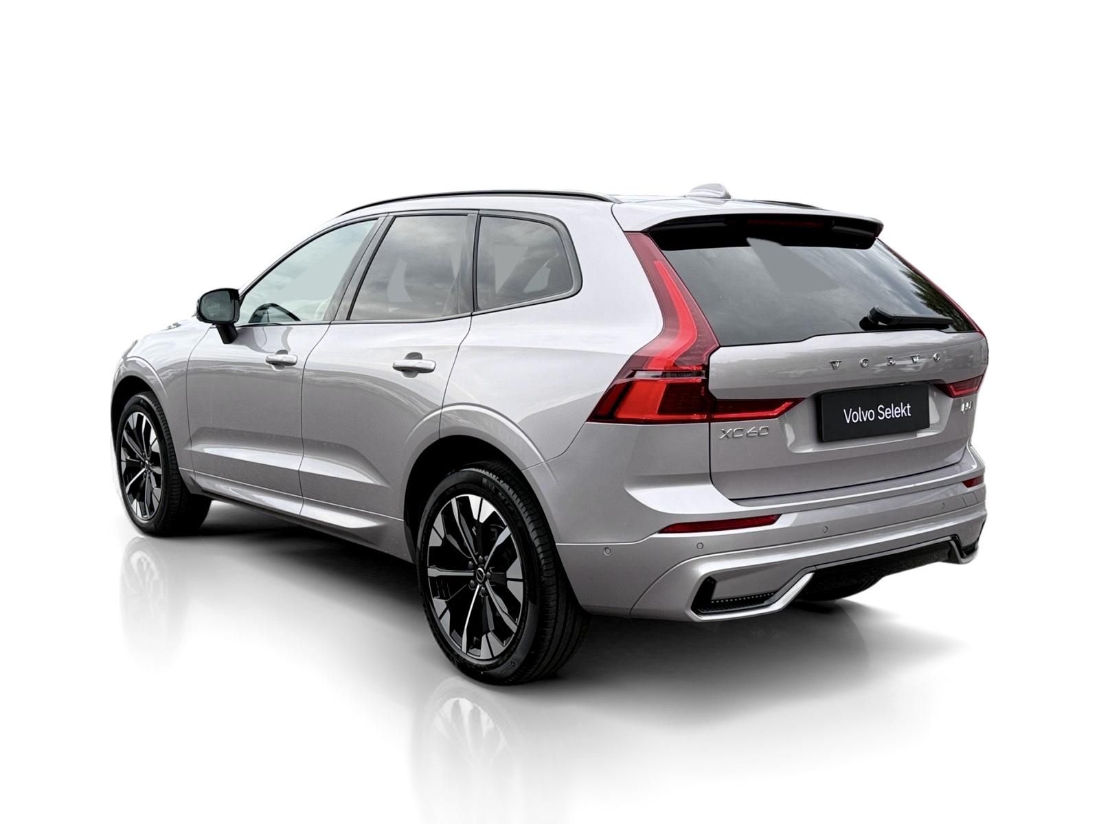 Volvo XC60, B5 AWD PLUS DARK +komplety kol - fotka 3