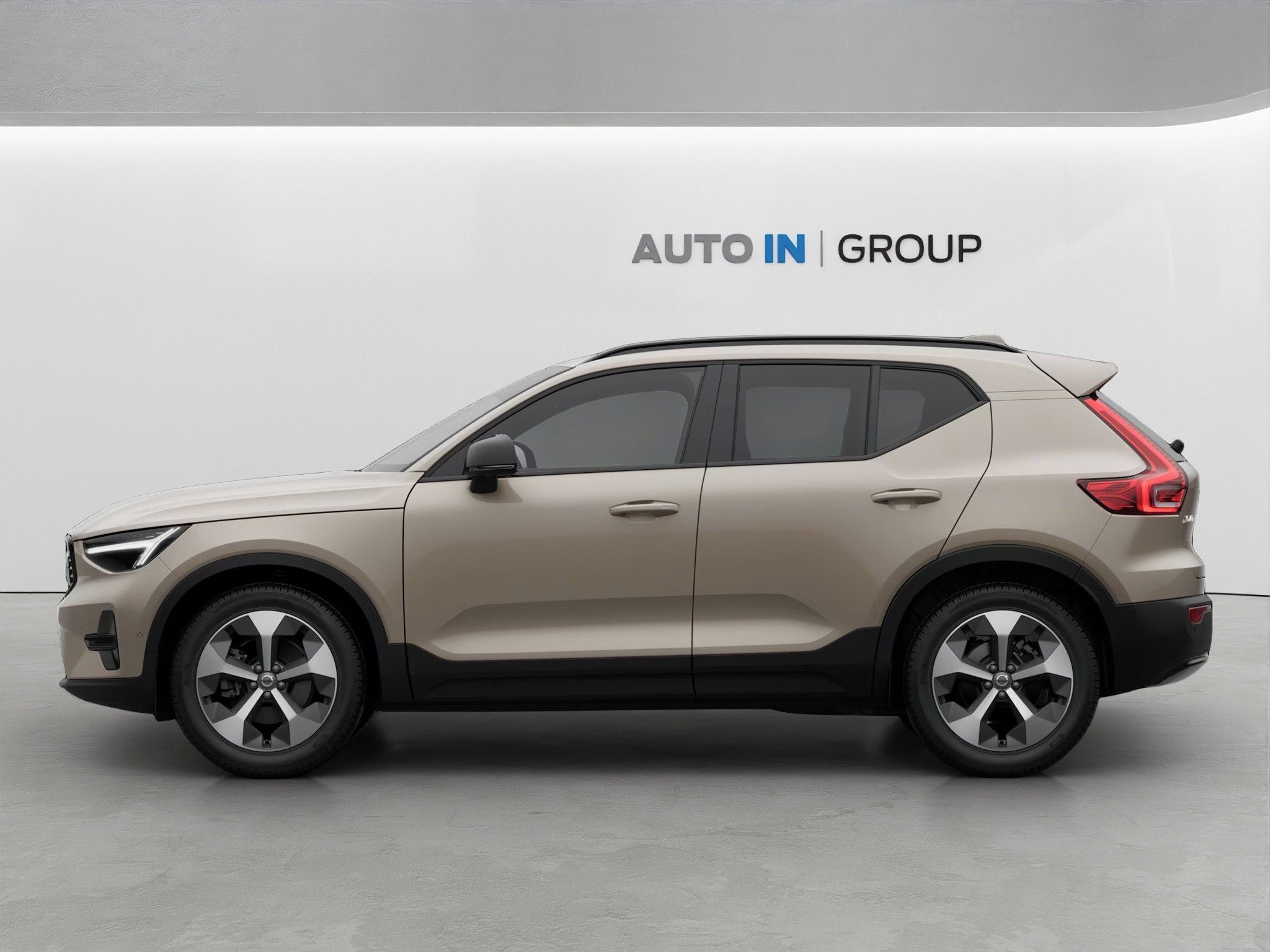 Volvo XC40, DARK B4 PLUS FWD,Nez.topení - fotka 3