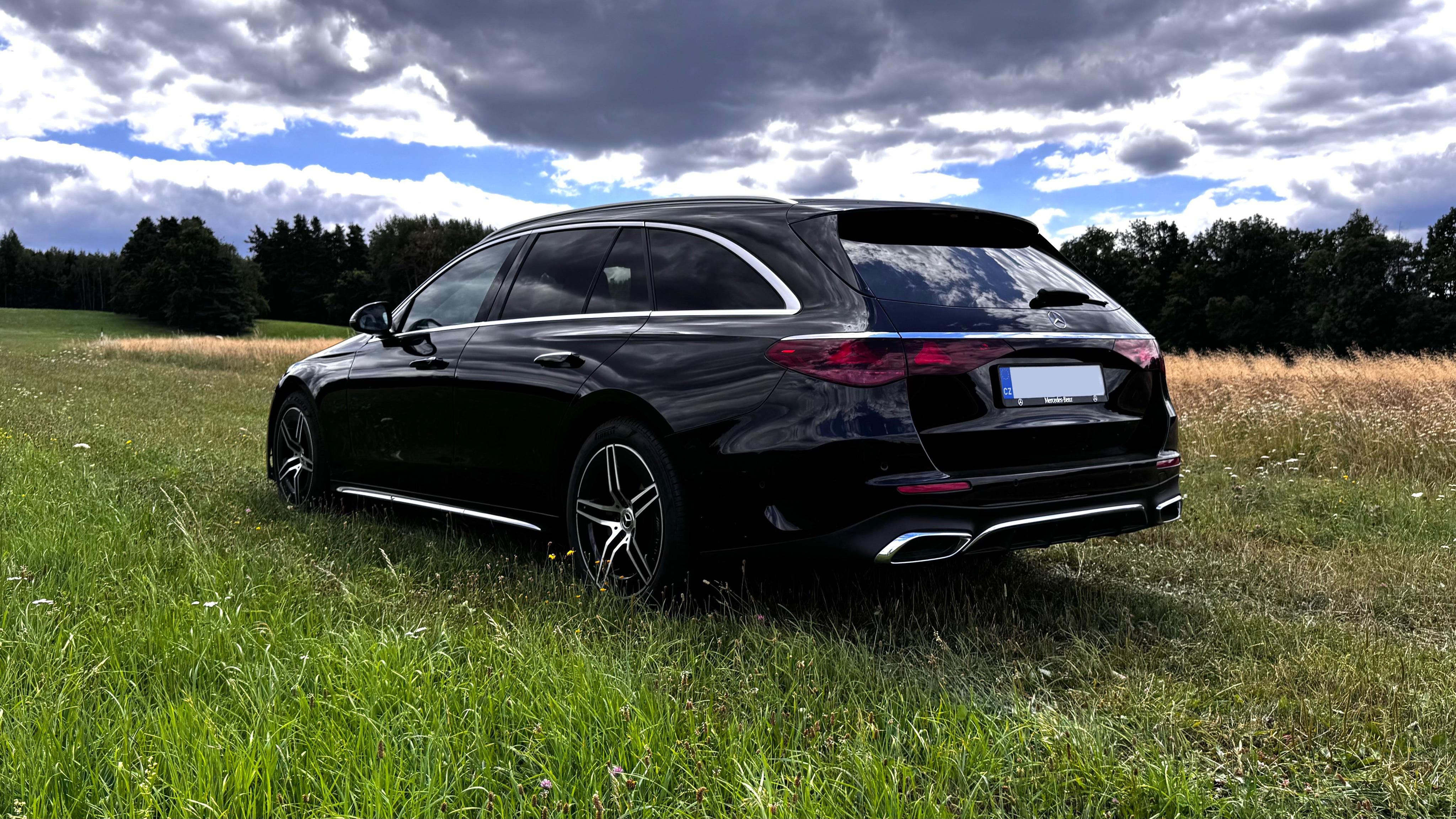 Mercedes-Benz Třídy E, E220d 30tKM ZÁRUKA 11/28 AMG - fotka 5