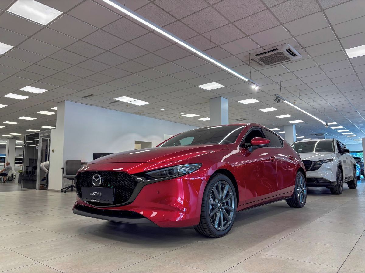 Mazda 3, 2027 Centre-line 2,5L G140