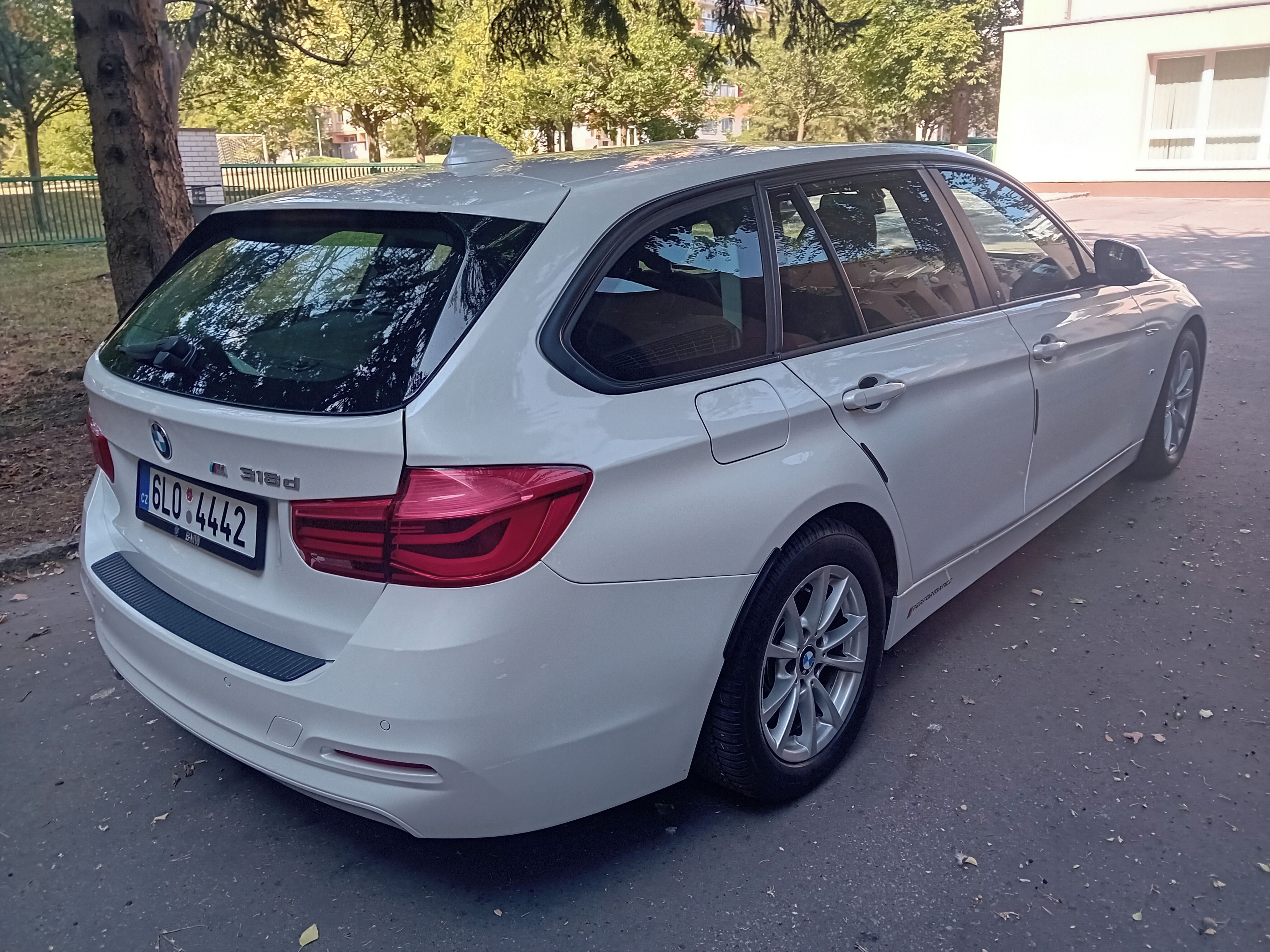 BMW Řada 3, 318d F31 - fotka 6