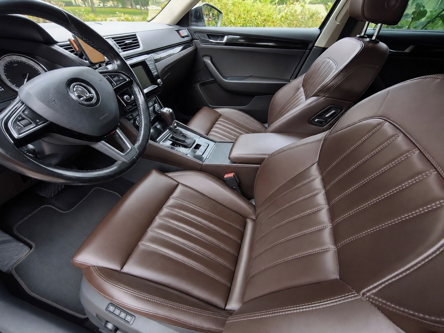 Škoda Superb, 1,8 TSI, Laurin & Klement - fotka 5