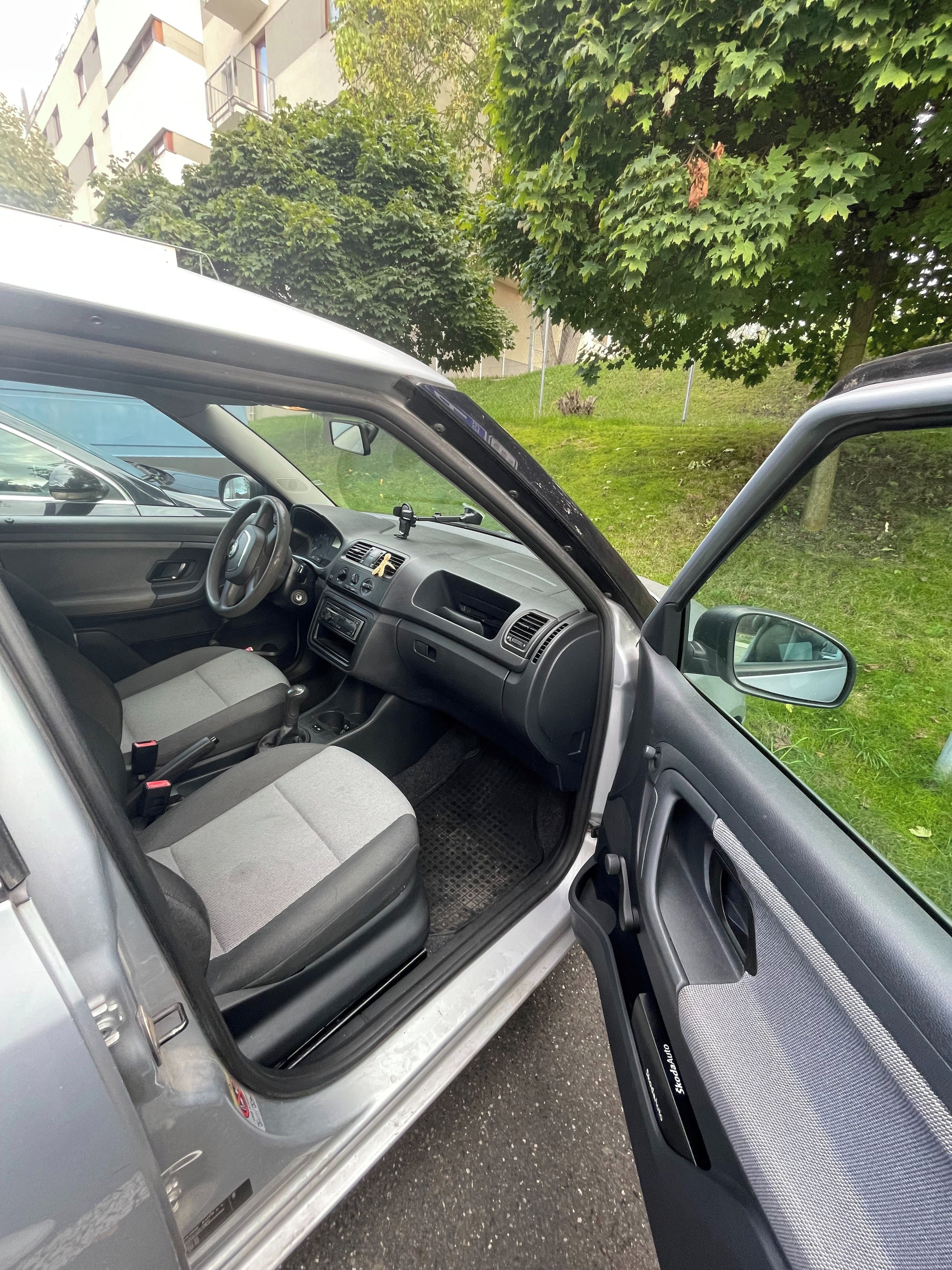 Škoda Fabia, II, 1.2 TSI 63kW, šedá metál - fotka 6