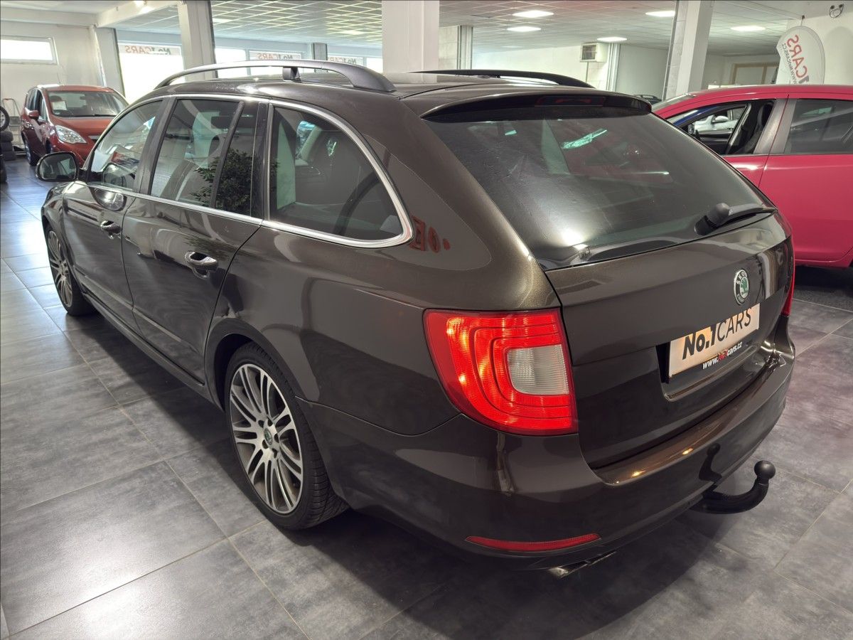 Škoda Superb, 2,0   TDI 4X4 125KW ELEGANCE - fotka 4